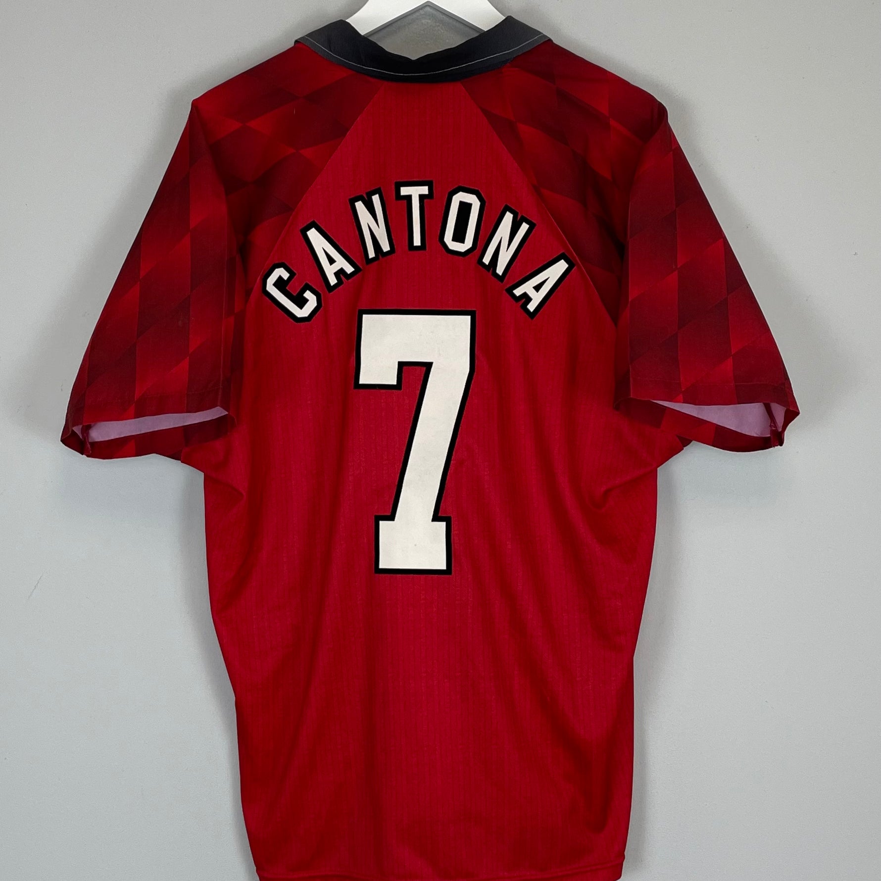 Shop 1996/98 MANCHESTER UNITED CANTONA #7 HOME SHIRT (L) UMBRO, classic football shirts, vintage football shirts & retro soccer jerseys at Cult Kits