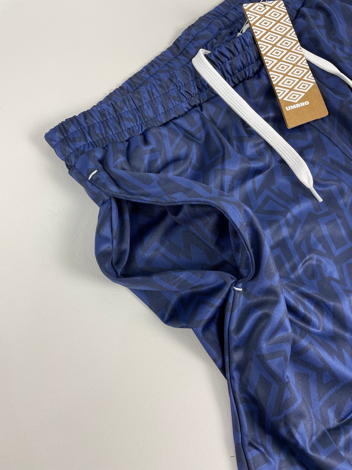 UMBRO *BNWT* NAVY GRAFFITI SHORTS (MULTIPLE SIZES) WITH POCKETS