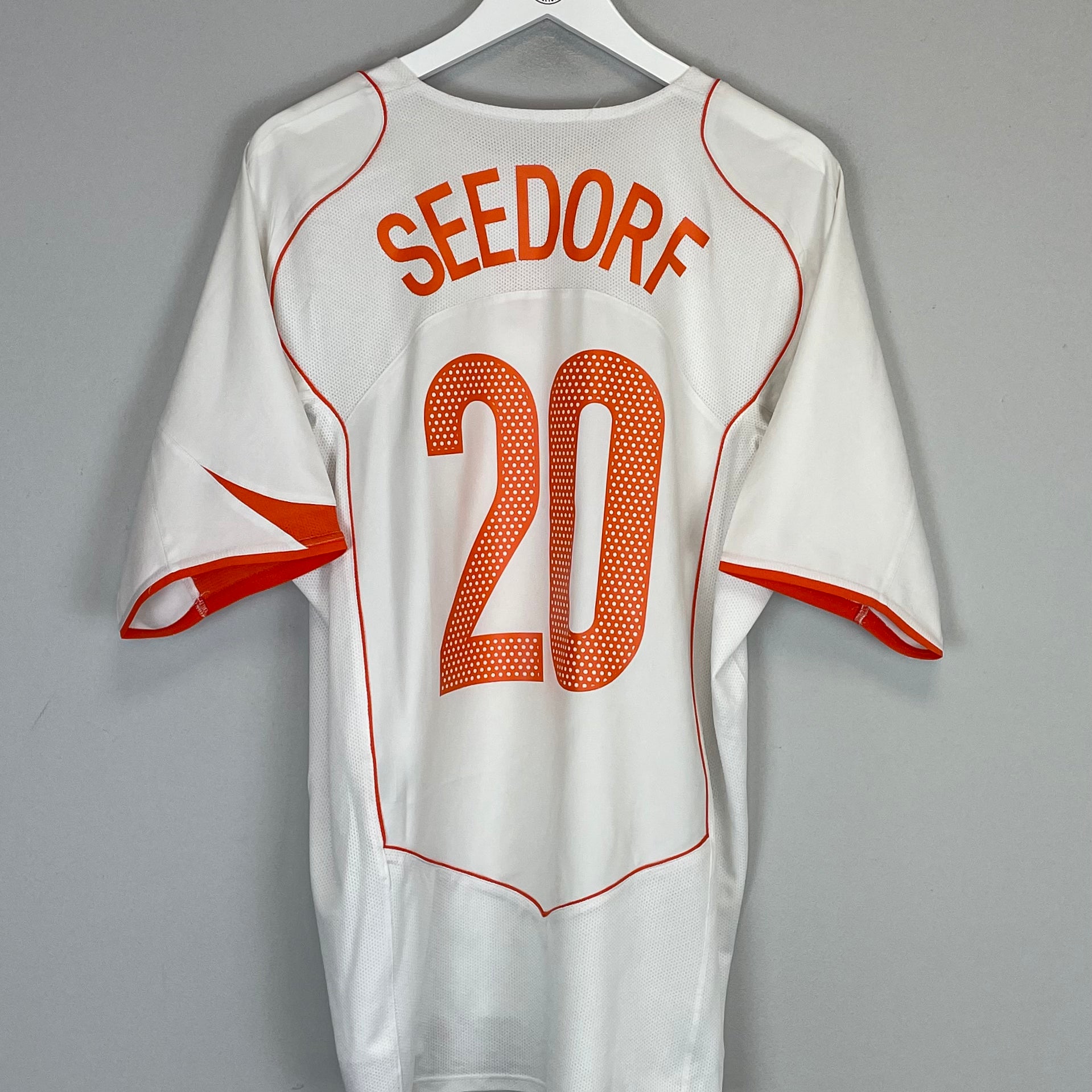 Shop 2004/06 NETHERLANDS SEEDORF #20 AWAY SHIRT (XL) NIKE, classic football shirts, vintage football shirts & retro soccer jerseys at Cult Kits