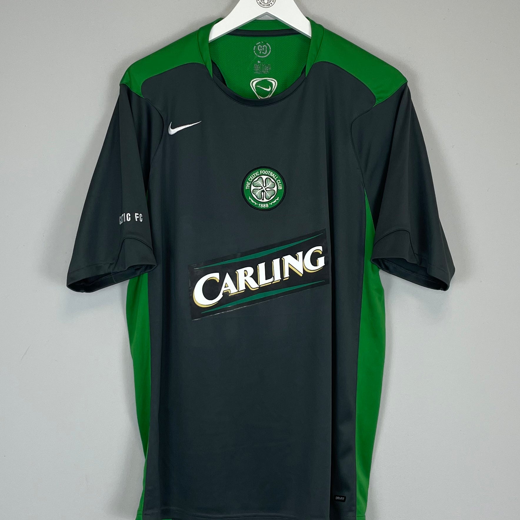Shop 2005/06 CELTIC TRAINING SHIRT (XL) NIKE, classic football shirts, vintage football shirts & retro soccer jerseys at Cult Kits