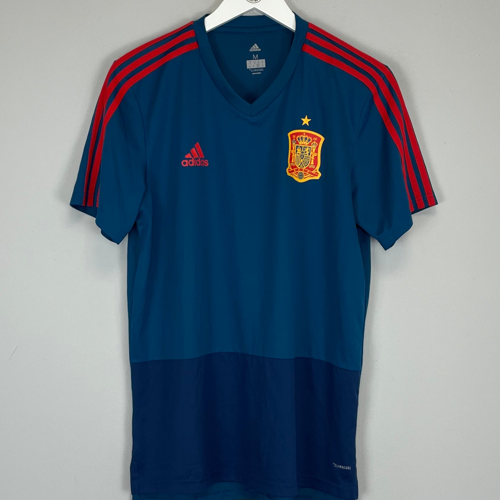 Shop 2018/19 SPAIN TRAINING SHIRT (M) ADIDAS, classic football shirts, vintage football shirts & retro soccer jerseys at Cult Kits