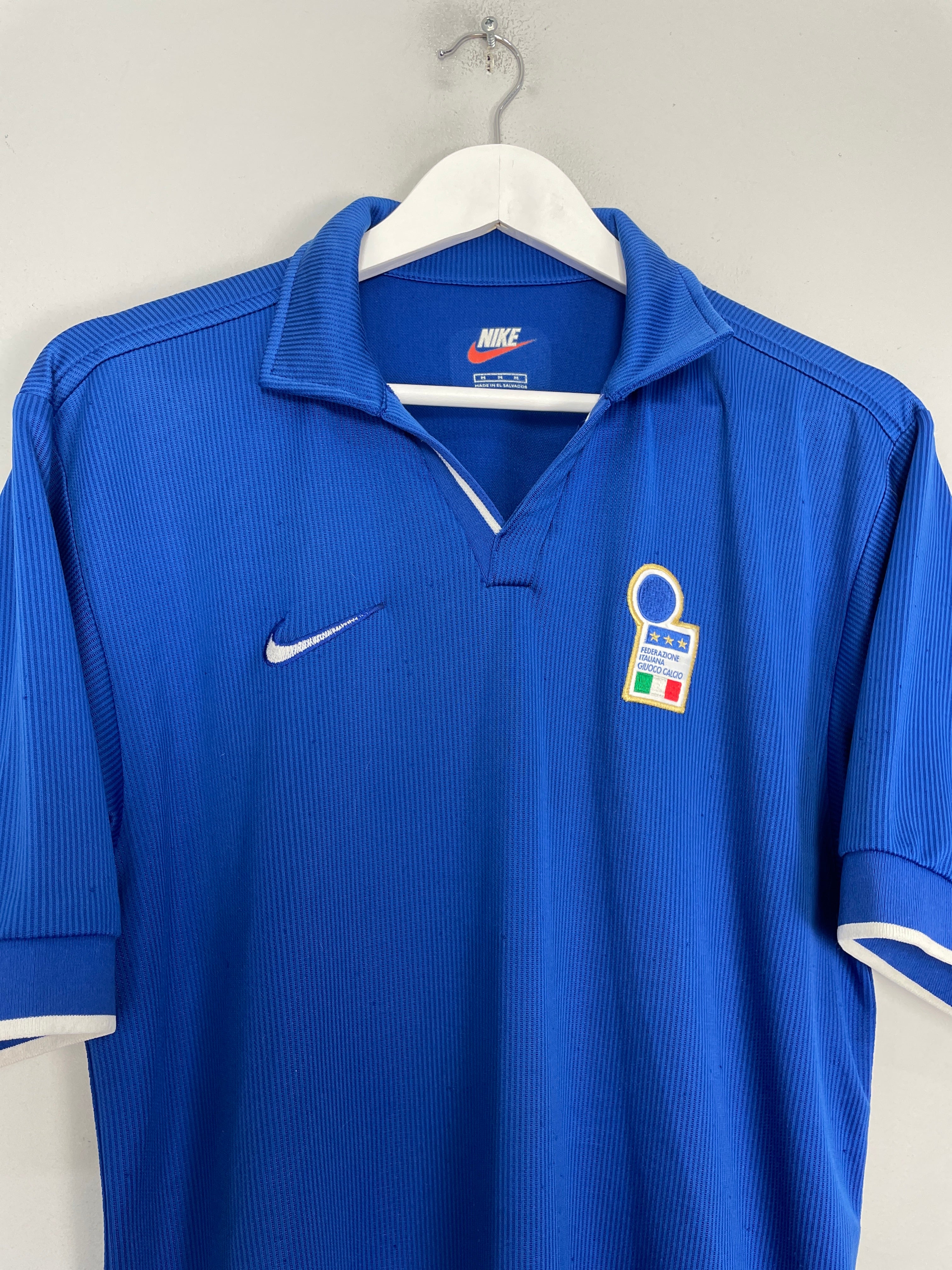 Shop 1997/98 ITALY HOME SHIRT (M) NIKE, classic football shirts, vintage football shirts & retro soccer jerseys at Cult Kits