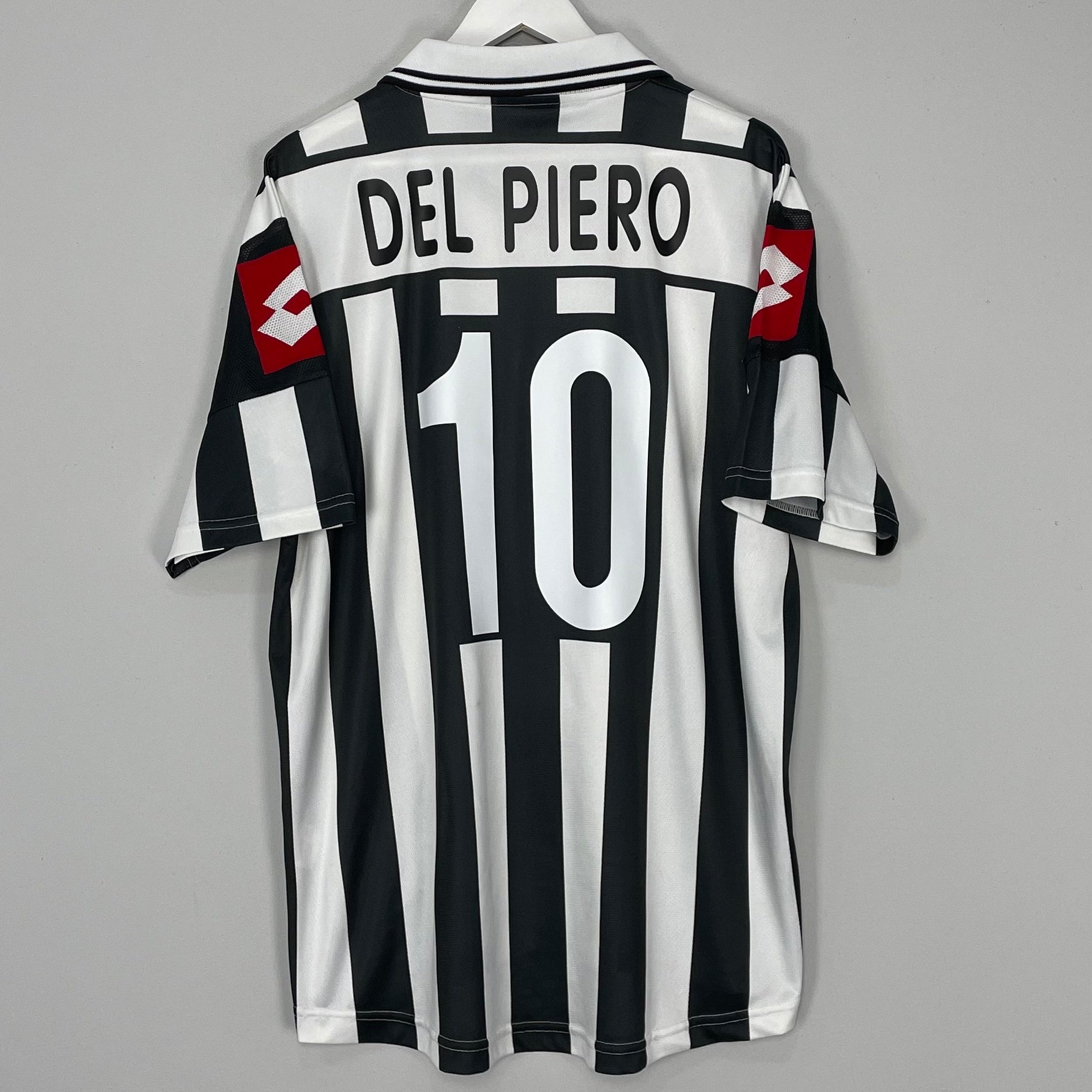 Shop 2001/02 JUVENTUS DEL PIERO #10 EUROPEAN HOME SHIRT (XL) LOTTO, classic football shirts, vintage football shirts & retro soccer jerseys at Cult Kits