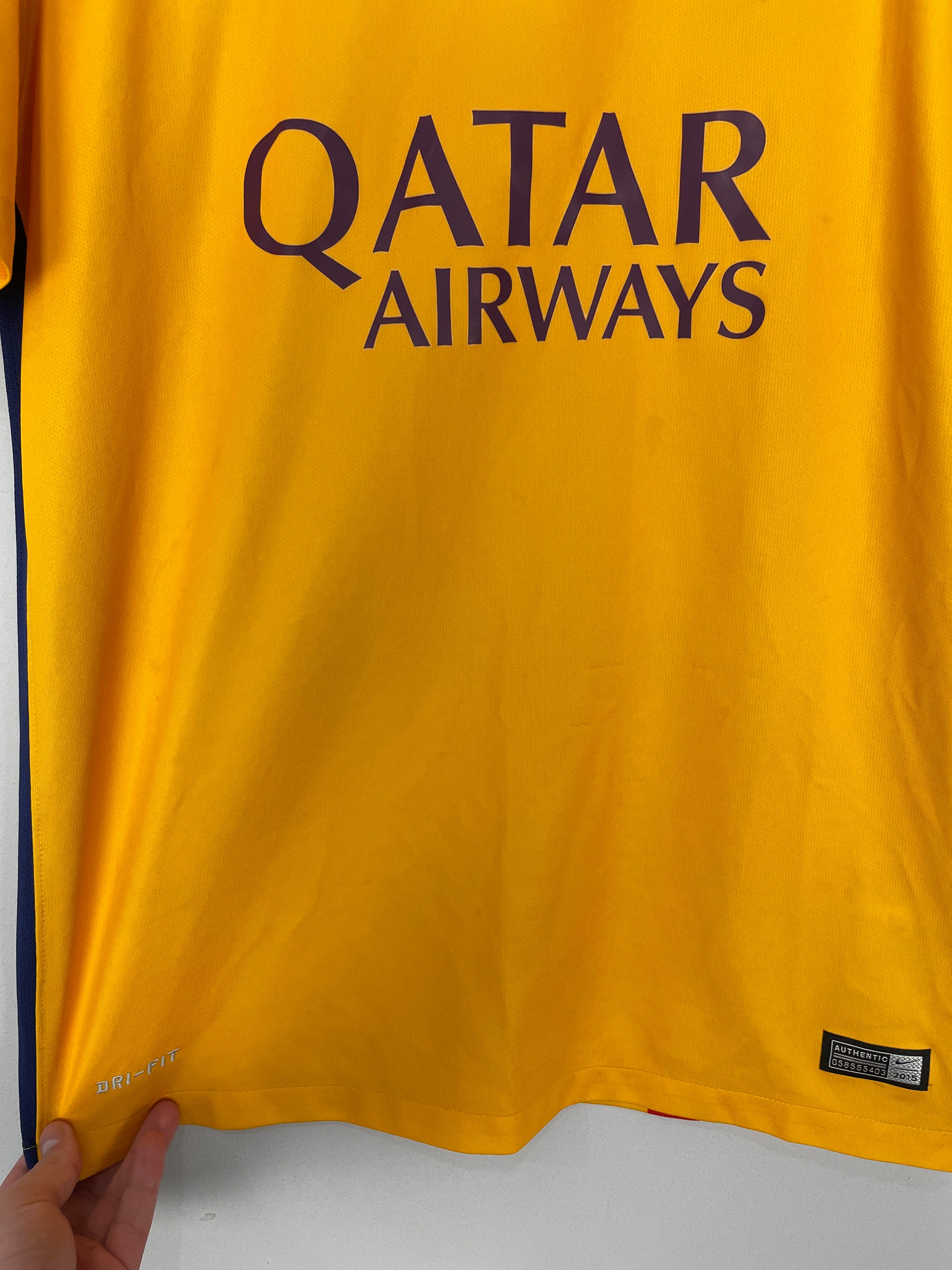 Shop 2015/16 BARCELONA MESSI #10 AWAY SHIRT (M) NIKE, classic football shirts, vintage football shirts & retro soccer jerseys at Cult Kits