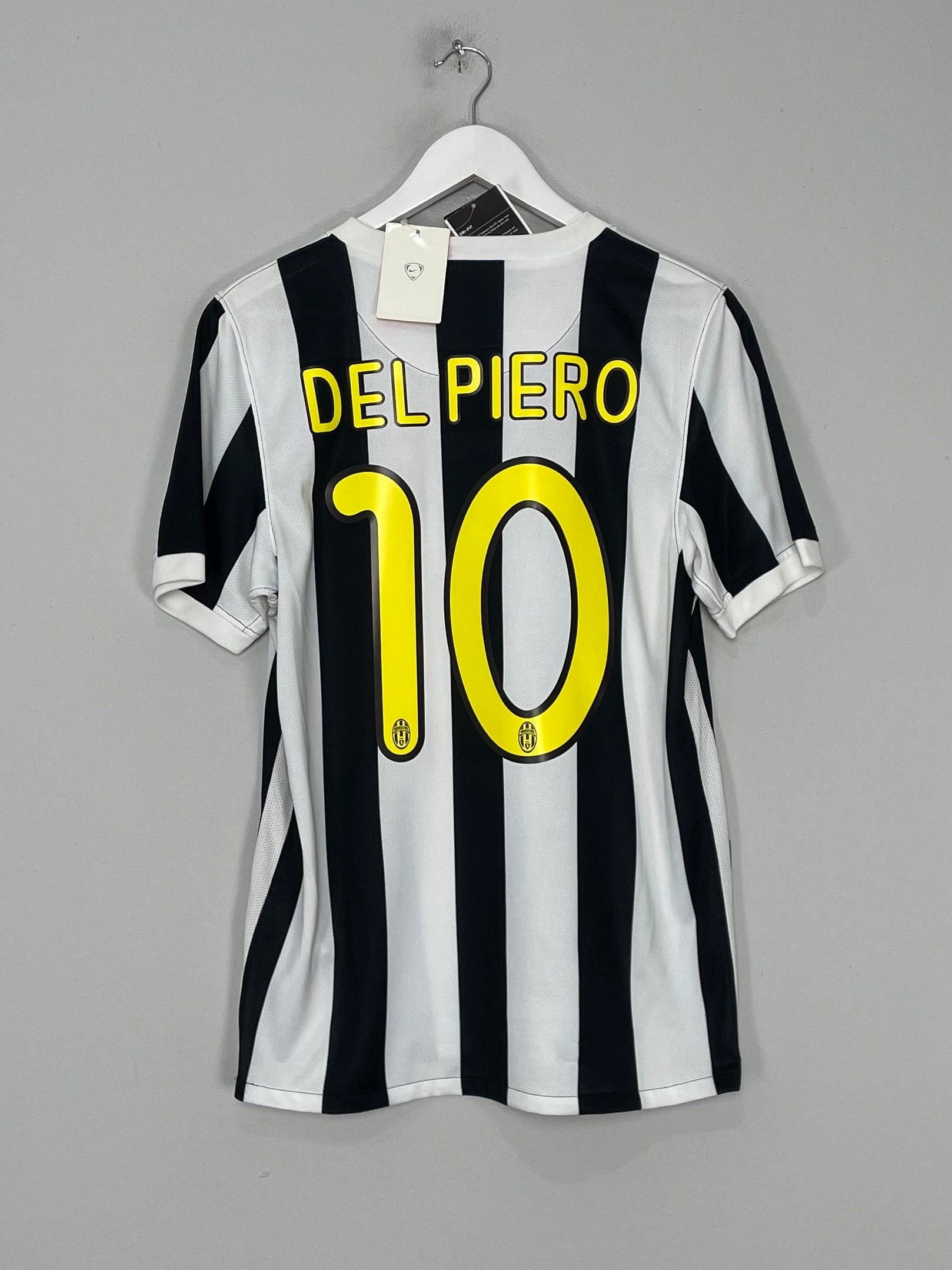 Shop 2009/10 JUVENTUS DEL PIERO #10 *BNWT* HOME SHIRT (S) NIKE, classic football shirts, vintage football shirts & retro soccer jerseys at Cult Kits