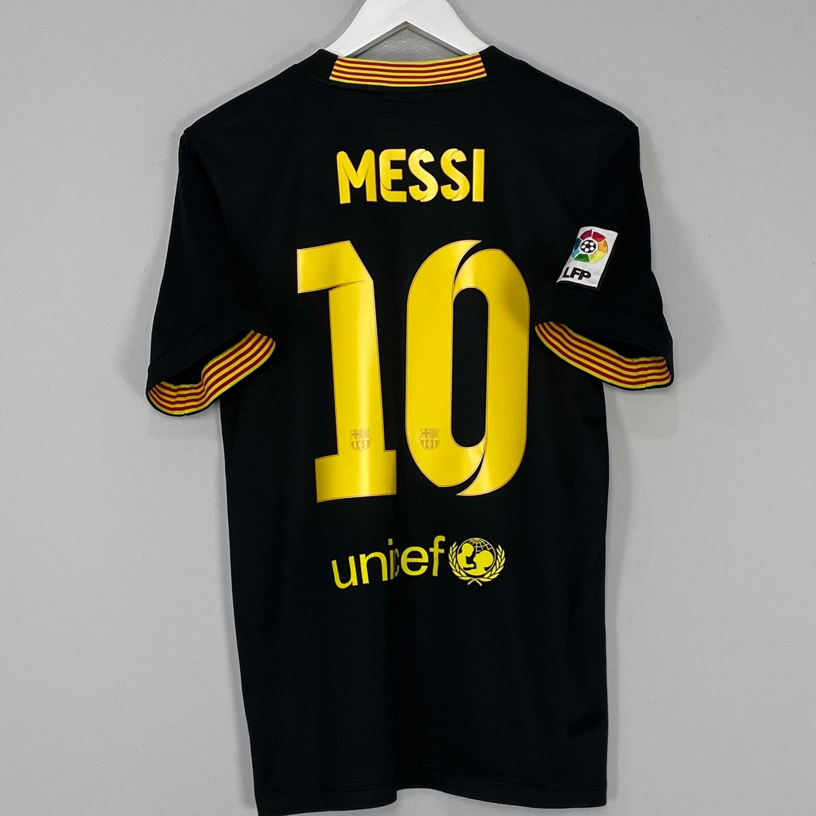 Shop 2013/14 BARCELONA MESSI #10 THIRD SHIRT (S) NIKE, classic football shirts, vintage football shirts & retro soccer jerseys at Cult Kits