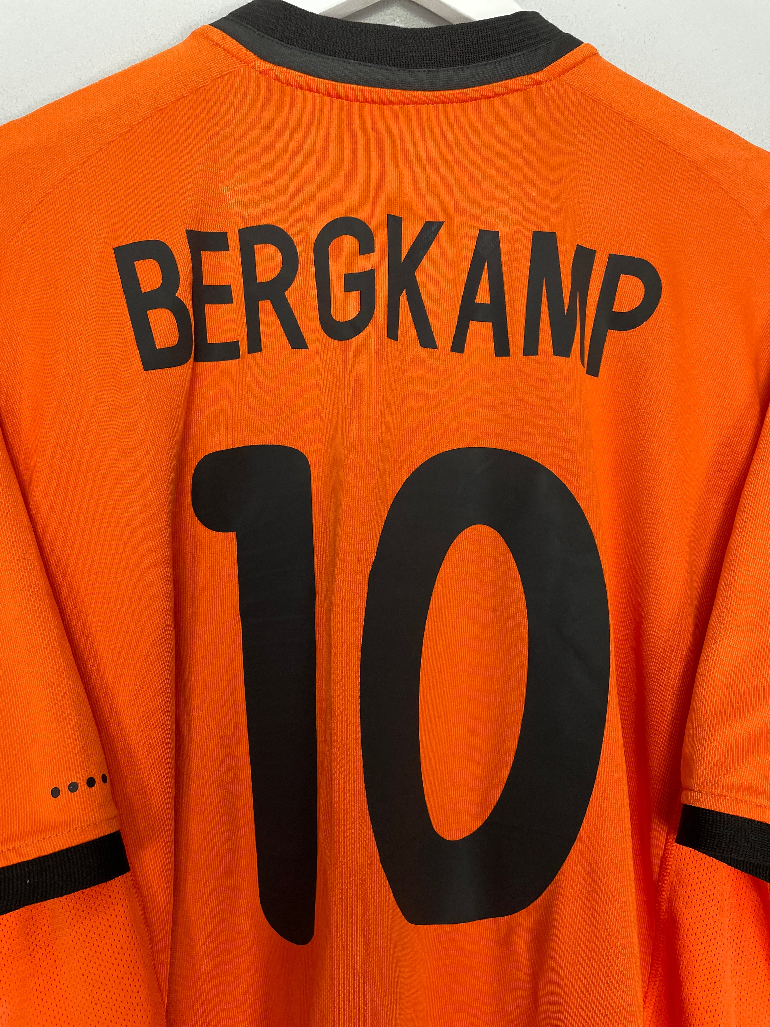 Shop 2000/02 NETHERLANDS BERGKAMP #10 HOME SHIRT (XXL) NIKE, classic football shirts, vintage football shirts & retro soccer jerseys at Cult Kits