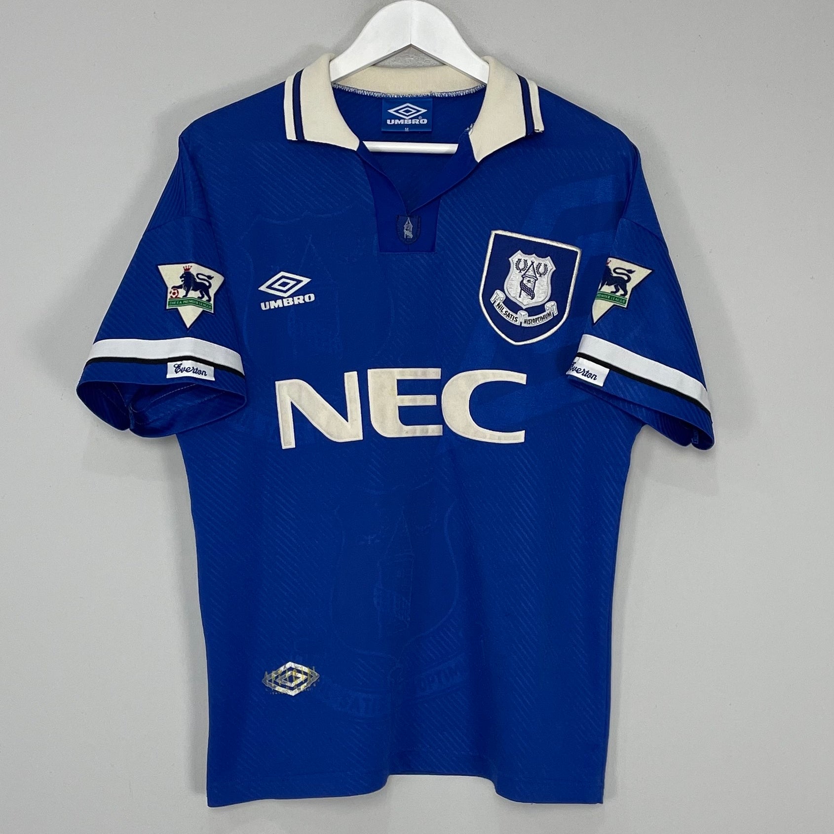 Shop 1993/95 EVERTON HOME SHIRT (M) UMBRO, classic football shirts, vintage football shirts & retro soccer jerseys at Cult Kits