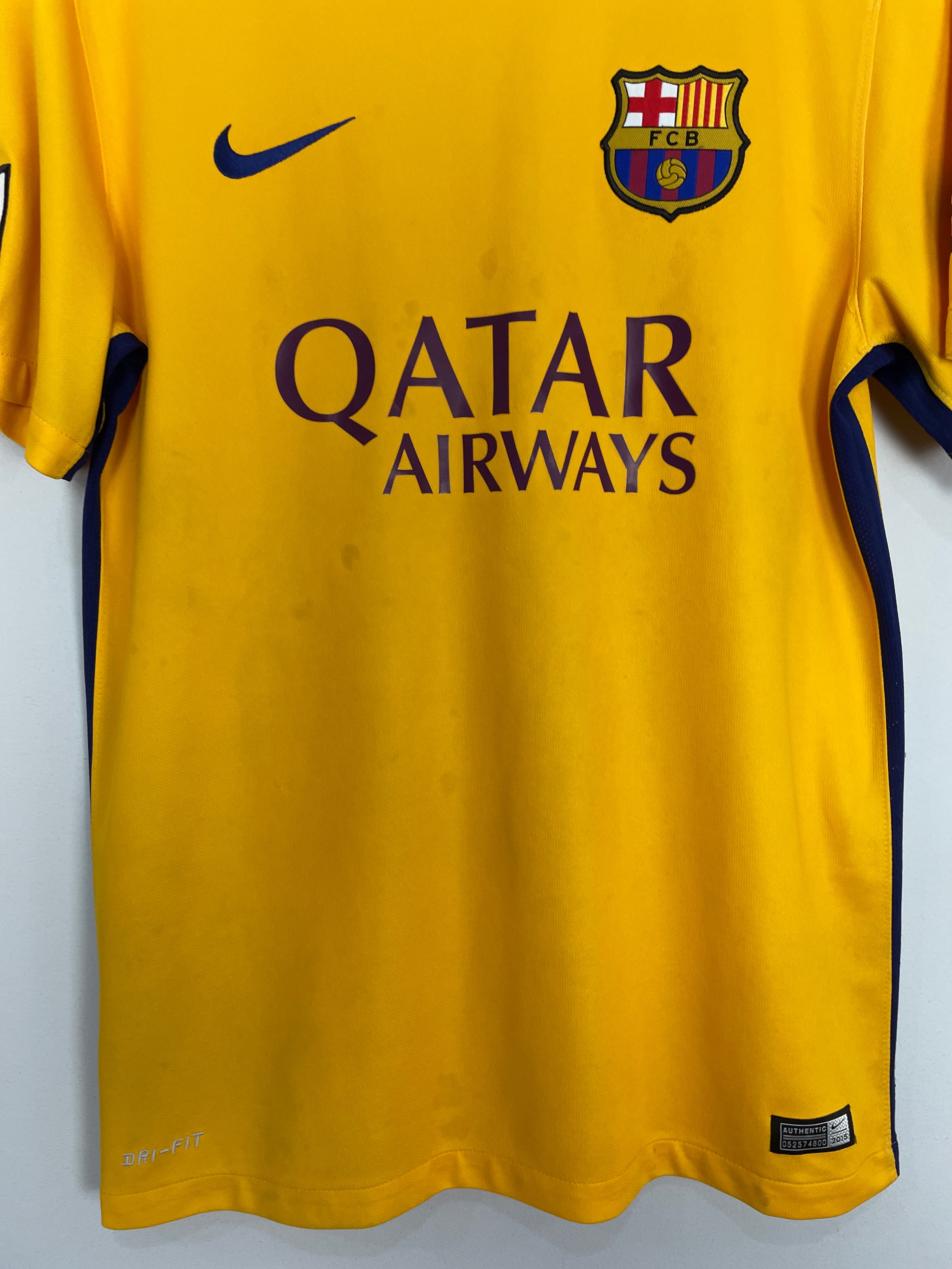 Shop 2015/16 BARCELONA MESSI #10 AWAY SHIRT (M) NIKE, classic football shirts, vintage football shirts & retro soccer jerseys at Cult Kits