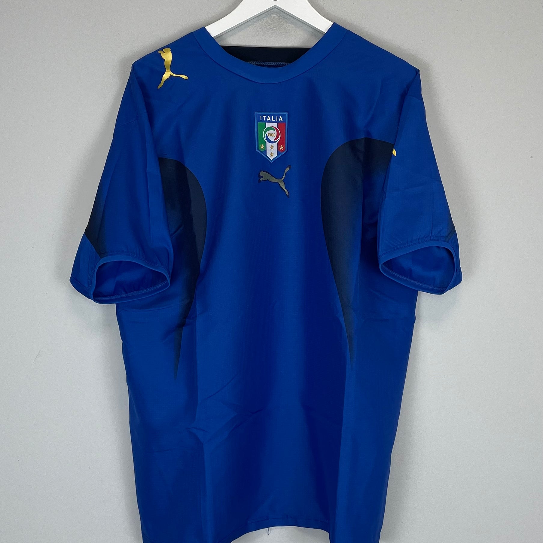 Shop 2006 ITALY HOME SHIRT (XL) PUMA, classic football shirts, vintage football shirts & retro soccer jerseys at Cult Kits