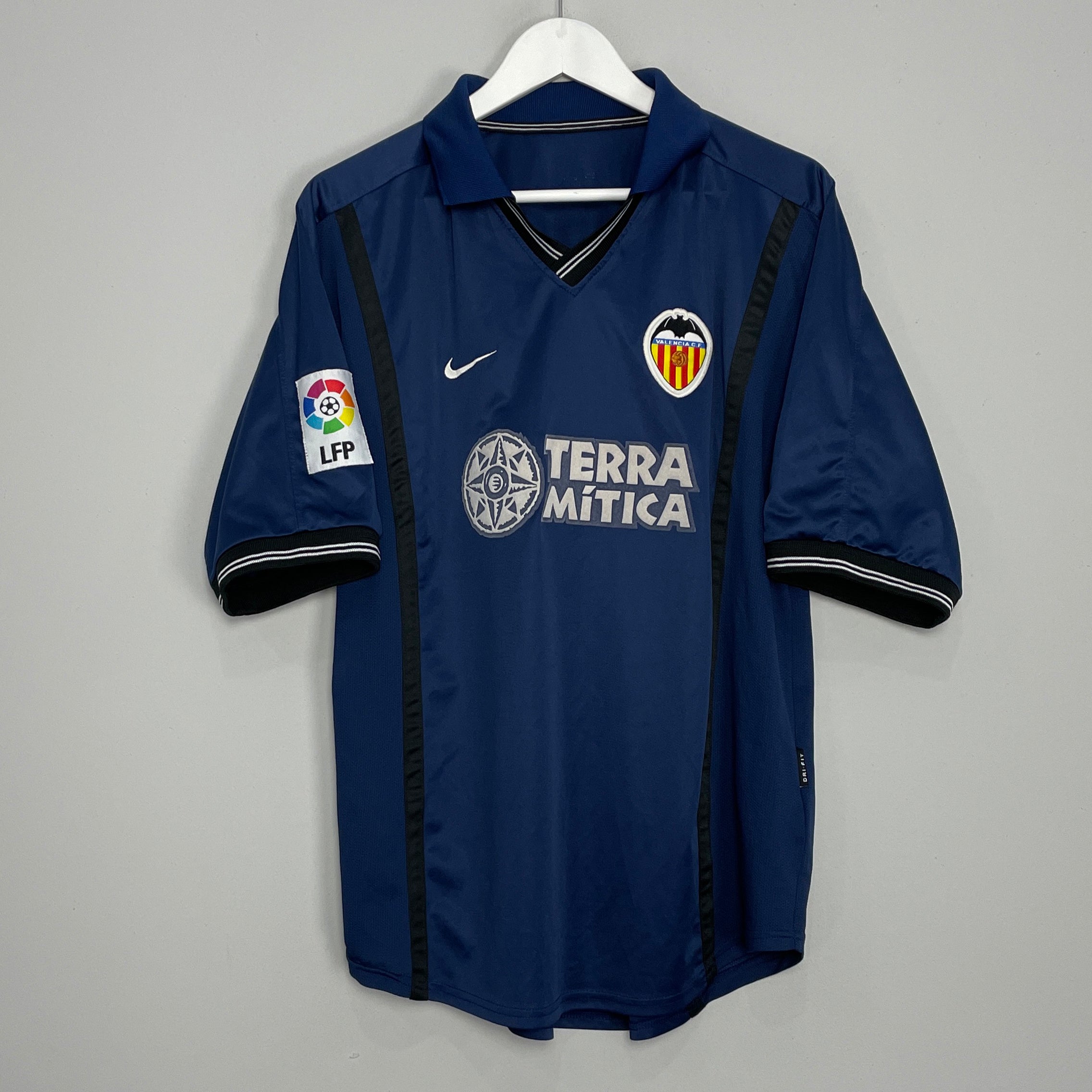 Shop 2000/01 VALENCIA AWAY SHIRT (M) NIKE, classic football shirts, vintage football shirts & retro soccer jerseys at Cult Kits