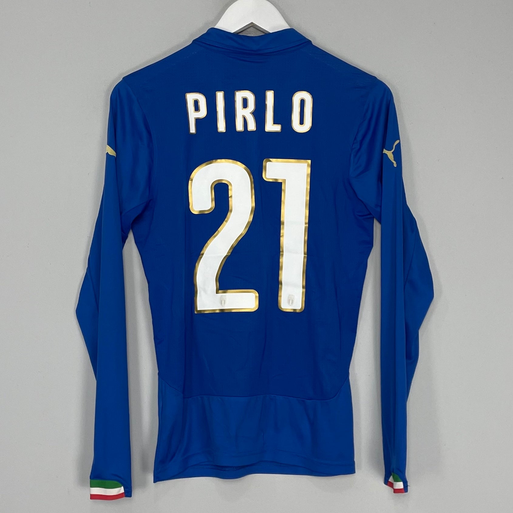 Shop 2014/15 ITALY PIRLO #21 L/S HOME SHIRT (S) PUMA, classic football shirts, vintage football shirts & retro soccer jerseys at Cult Kits