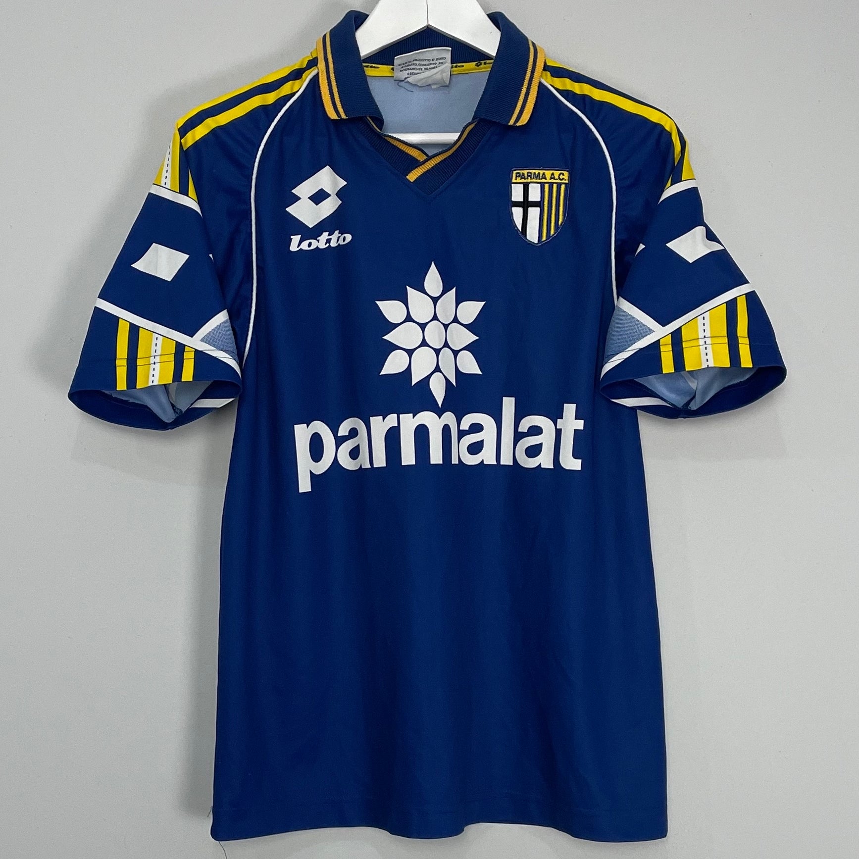 Shop 1998/99 PARMA TRAINING SHIRT (M) LOTTO, classic football shirts, vintage football shirts & retro soccer jerseys at Cult Kits
