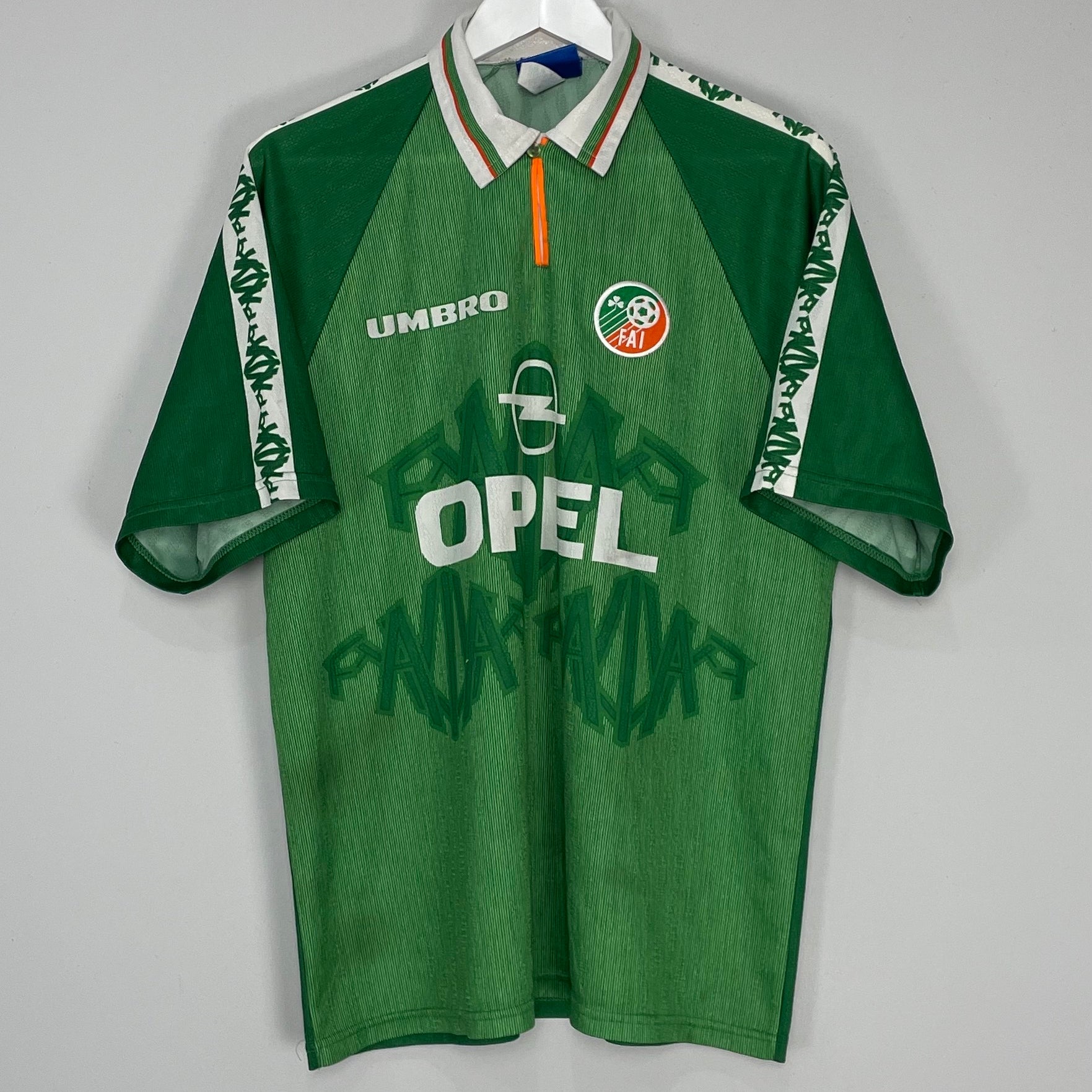 Shop 1996/98 IRELAND HOME SHIRT (XL) UMBRO, classic football shirts, vintage football shirts & retro soccer jerseys at Cult Kits