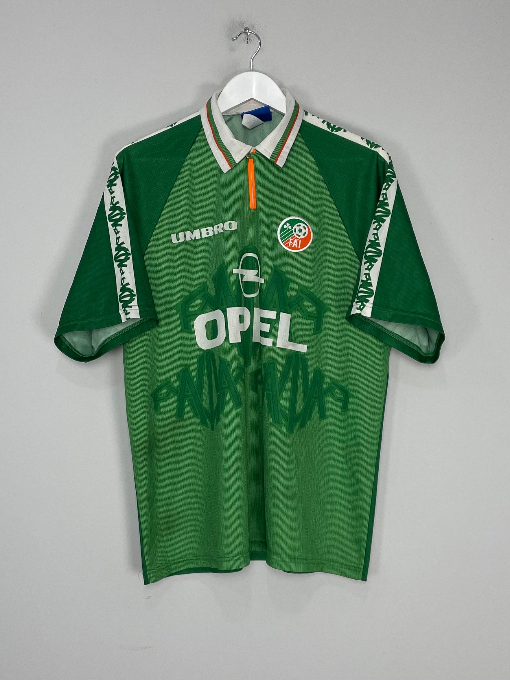 Shop 1996/98 IRELAND HOME SHIRT (XL) UMBRO, classic football shirts, vintage football shirts & retro soccer jerseys at Cult Kits