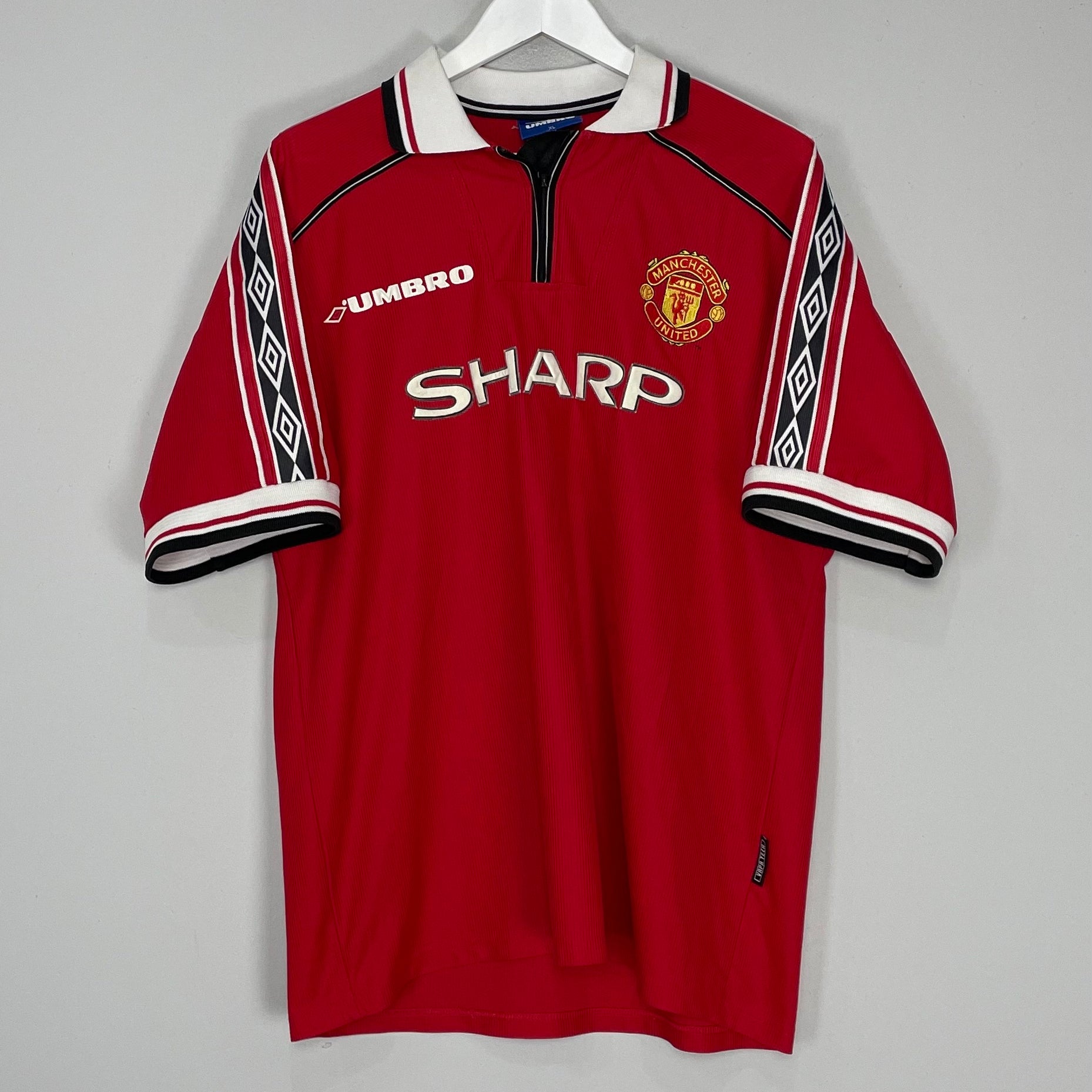 Shop 1998/00 MANCHESTER UNITED HOME SHIRT (XL) UMBRO, classic football shirts, vintage football shirts & retro soccer jerseys at Cult Kits