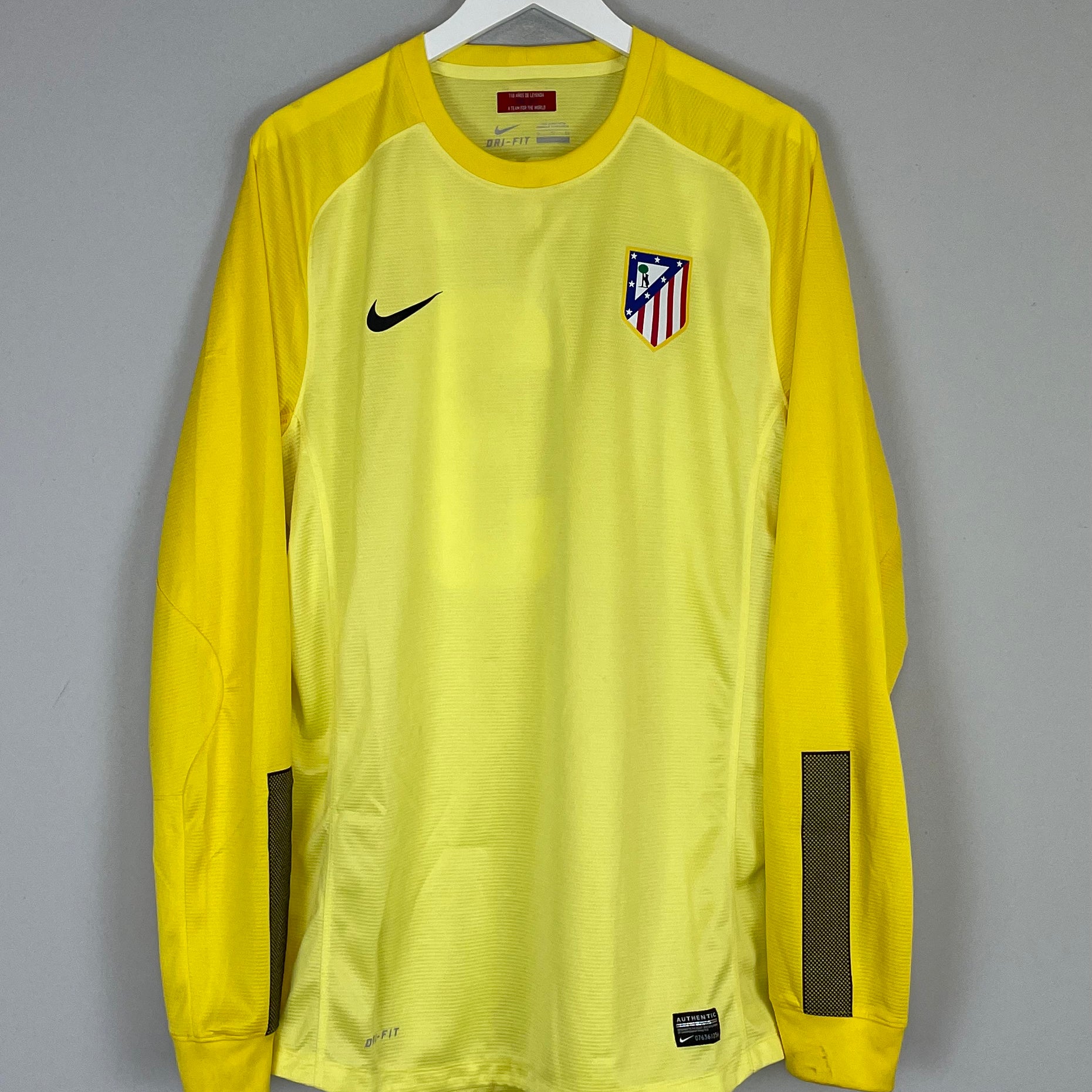 Shop 2013/14 ATLETICO MADRID COURTOIS #13 *PLAYER ISSUE* GK SHIRT (XL) NIKE, classic football shirts, vintage football shirts & retro soccer jerseys at Cult Kits