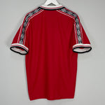 Shop 1998/00 MANCHESTER UNITED HOME SHIRT (XL) UMBRO, classic football shirts, vintage football shirts & retro soccer jerseys at Cult Kits