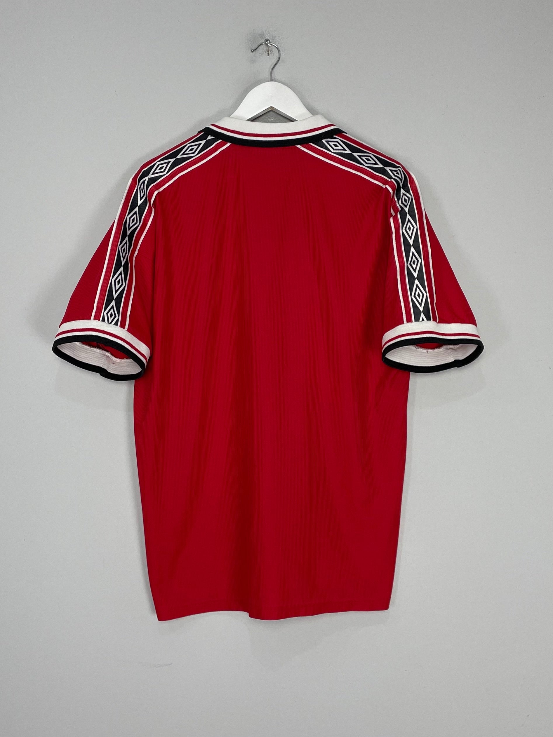 Shop 1998/00 MANCHESTER UNITED HOME SHIRT (XL) UMBRO, classic football shirts, vintage football shirts & retro soccer jerseys at Cult Kits