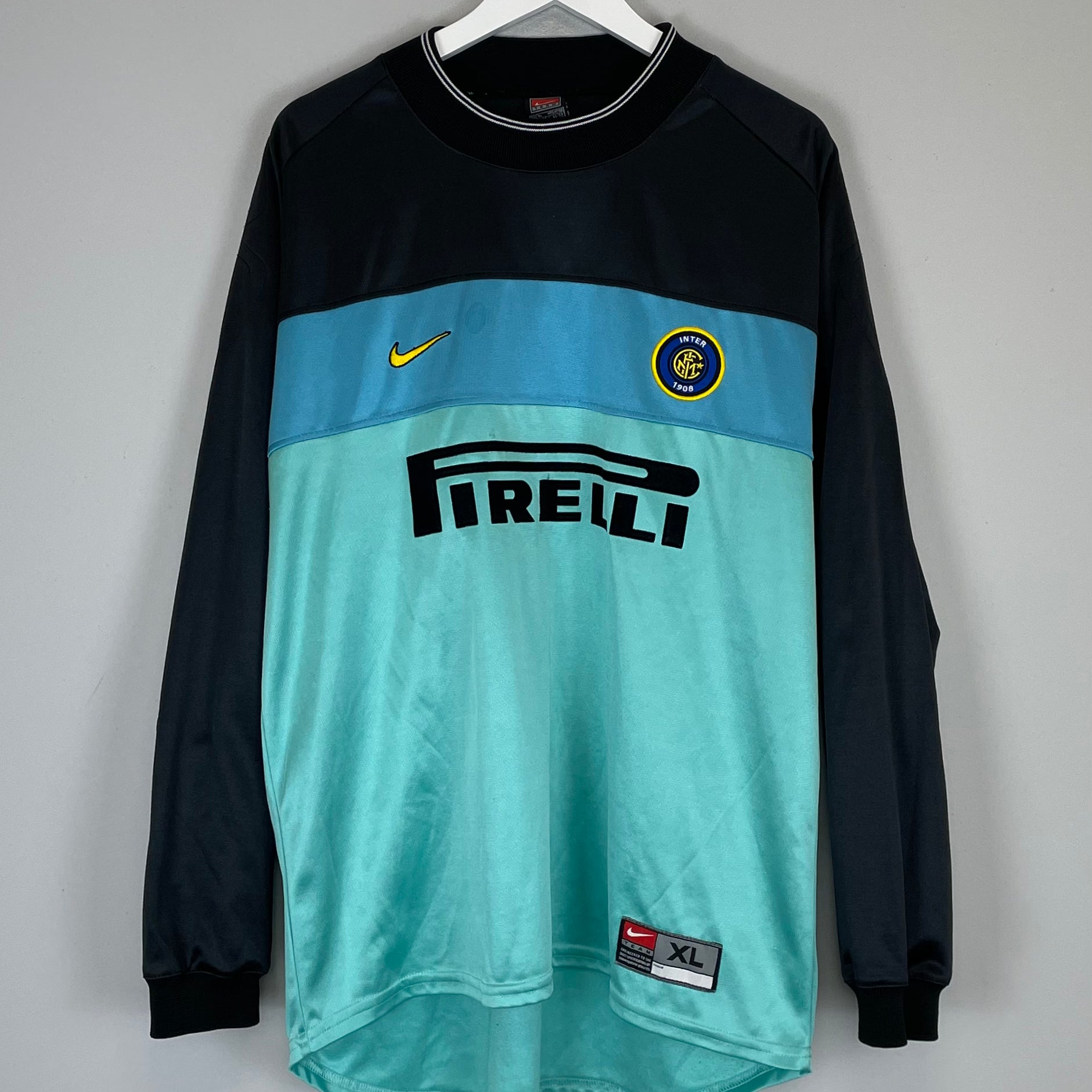 Shop 1999/00 INTER MILAN GK SHIRT (XL) NIKE, classic football shirts, vintage football shirts & retro soccer jerseys at Cult Kits