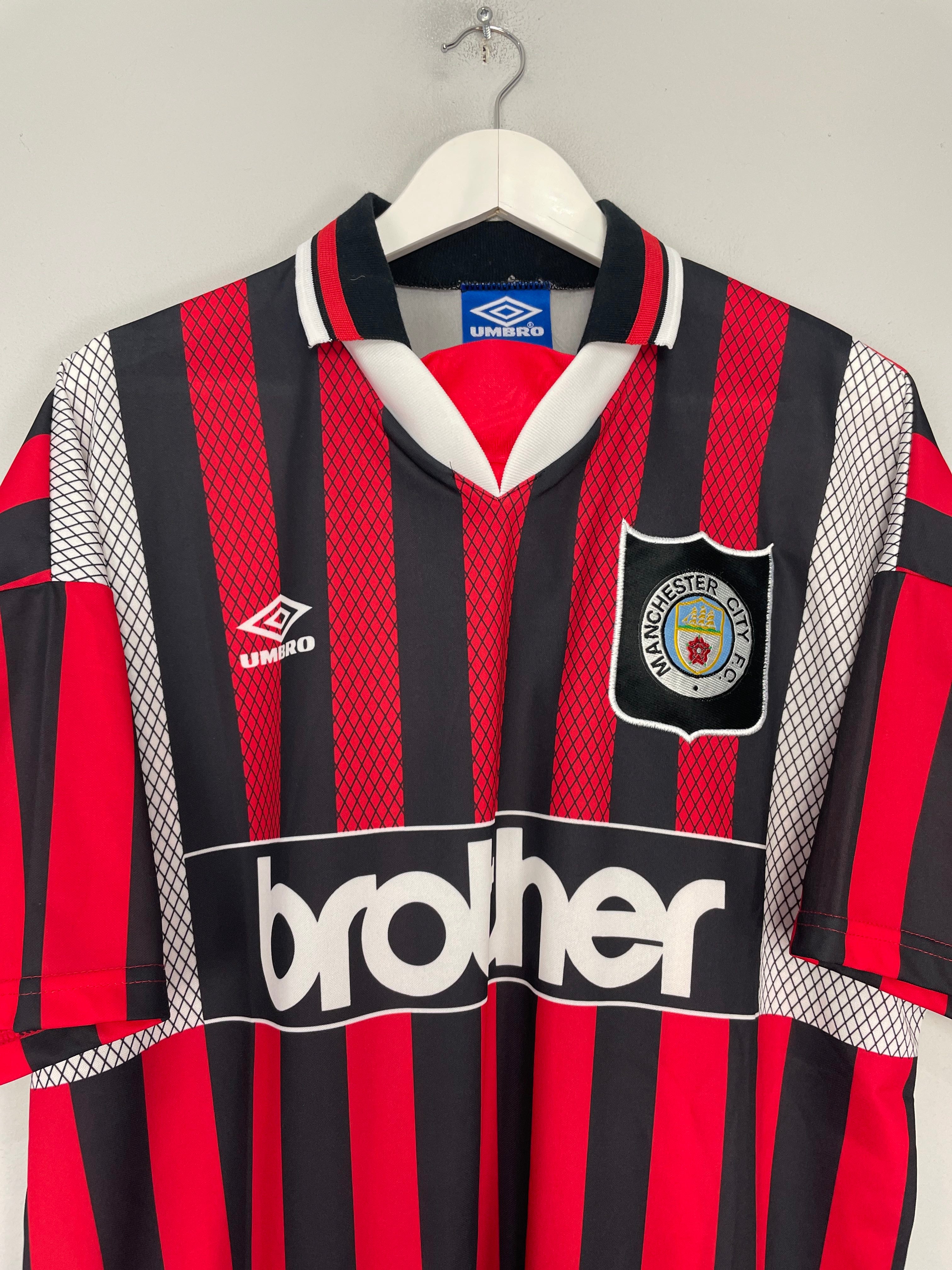 Shop 1994/96 MANCHESTER CITY AWAY SHIRT (XL) UMBRO, classic football shirts, vintage football shirts & retro soccer jerseys at Cult Kits