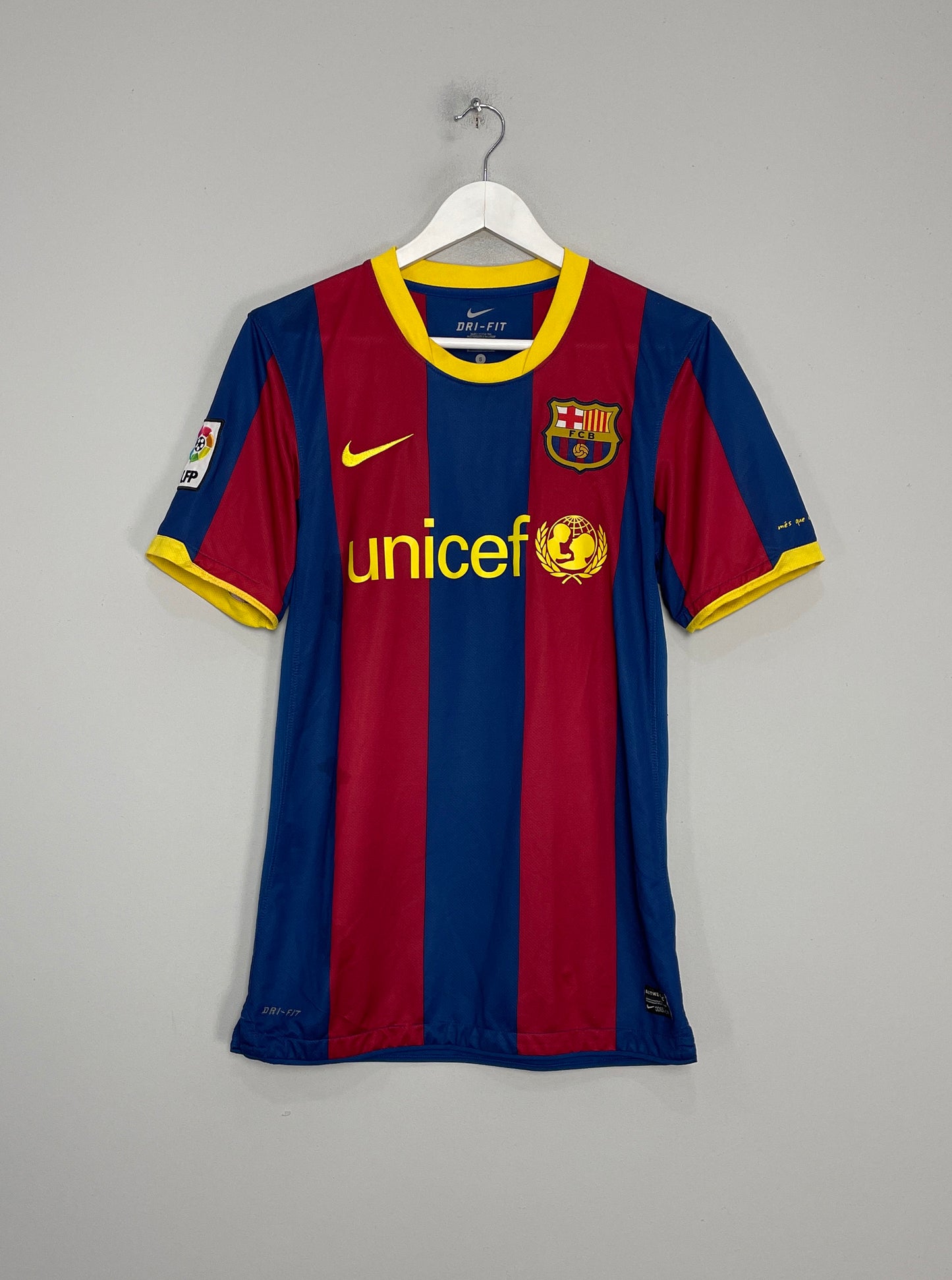 2010/11 BARCELONA INIESTA #8 HOME SHIRT (S) NIKE