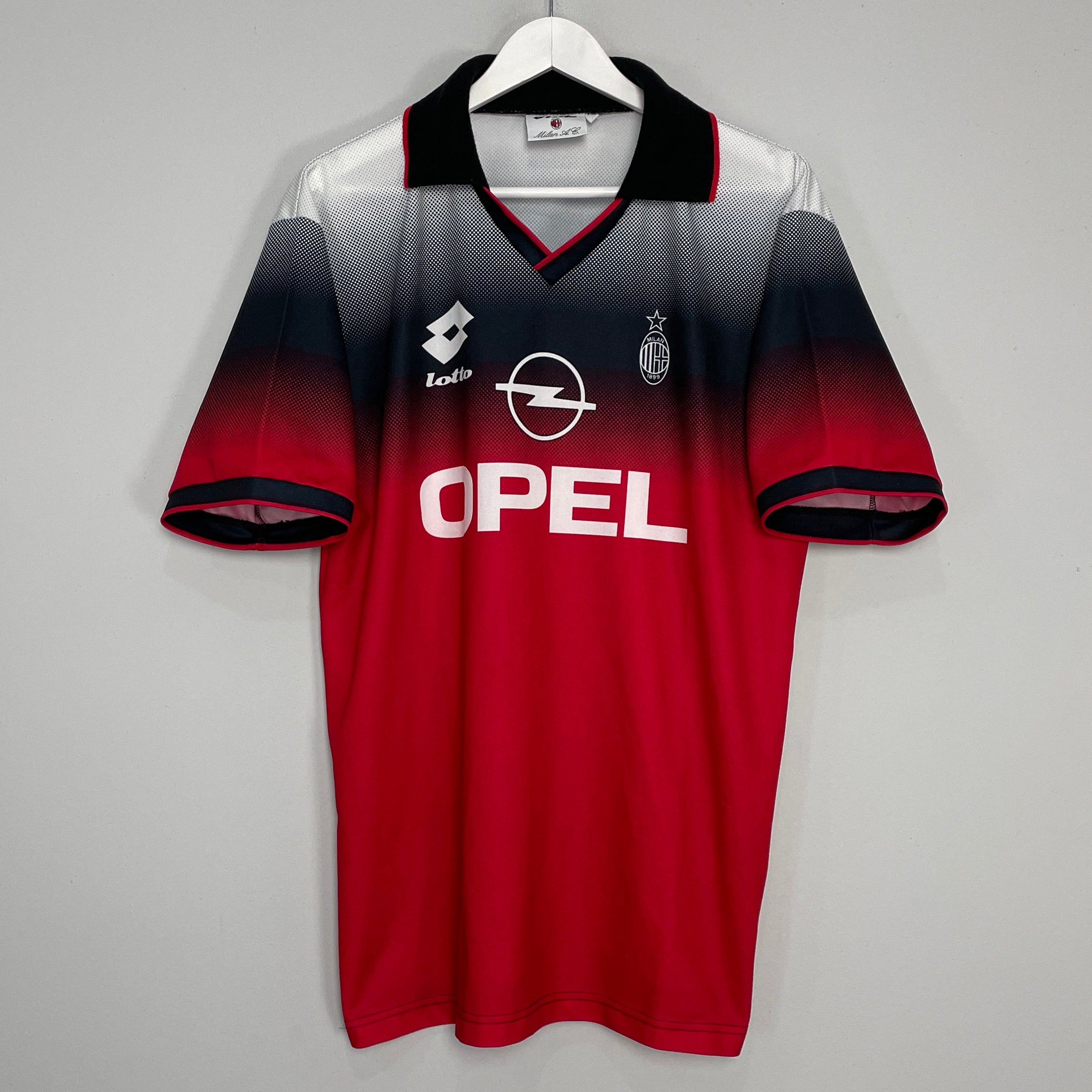 Shop 1995/96 AC MILAN TRAINING SHIRT (XL) LOTTO, classic football shirts, vintage football shirts & retro soccer jerseys at Cult Kits