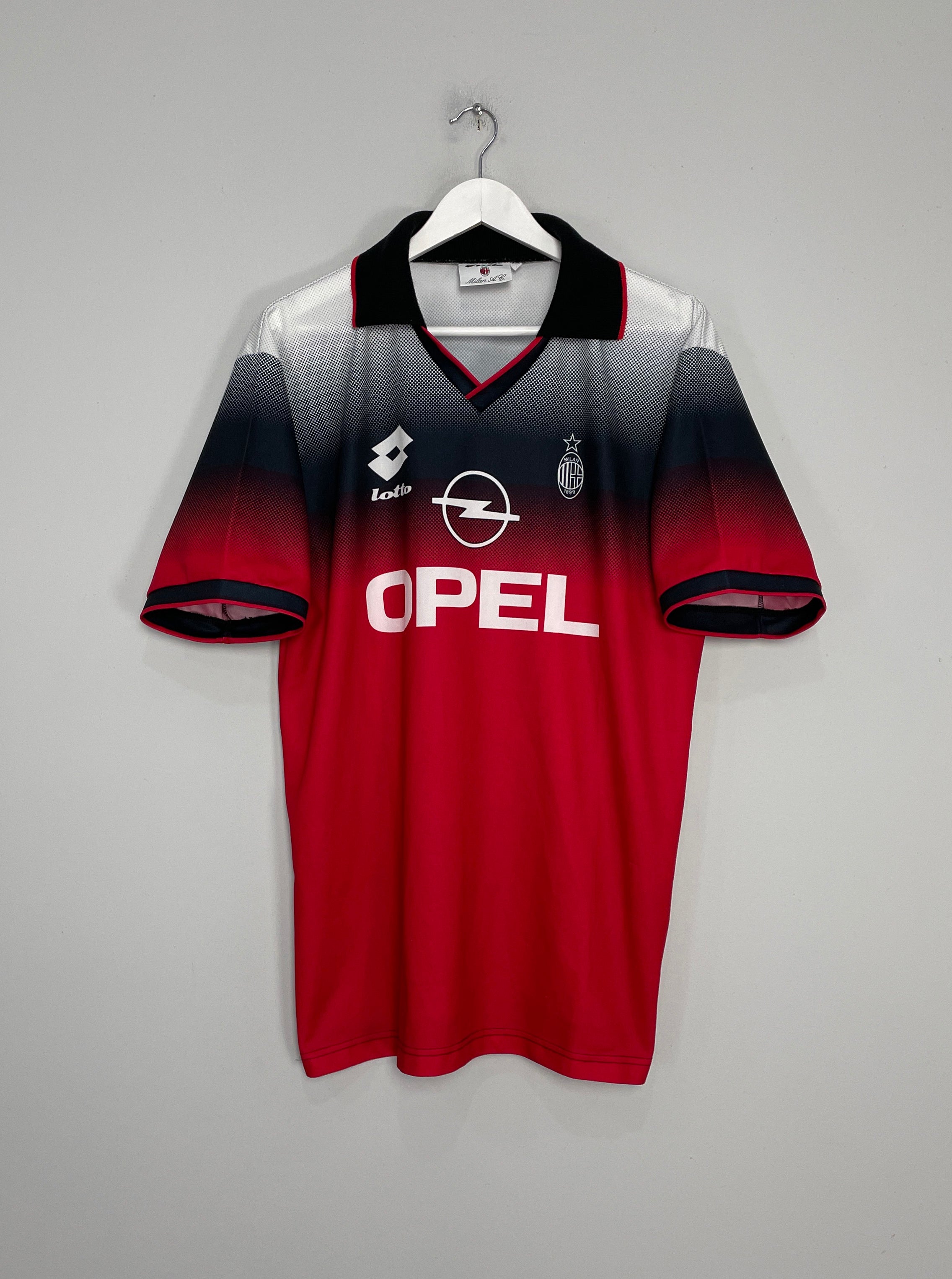 Shop 1995/96 AC MILAN TRAINING SHIRT (XL) LOTTO, classic football shirts, vintage football shirts & retro soccer jerseys at Cult Kits