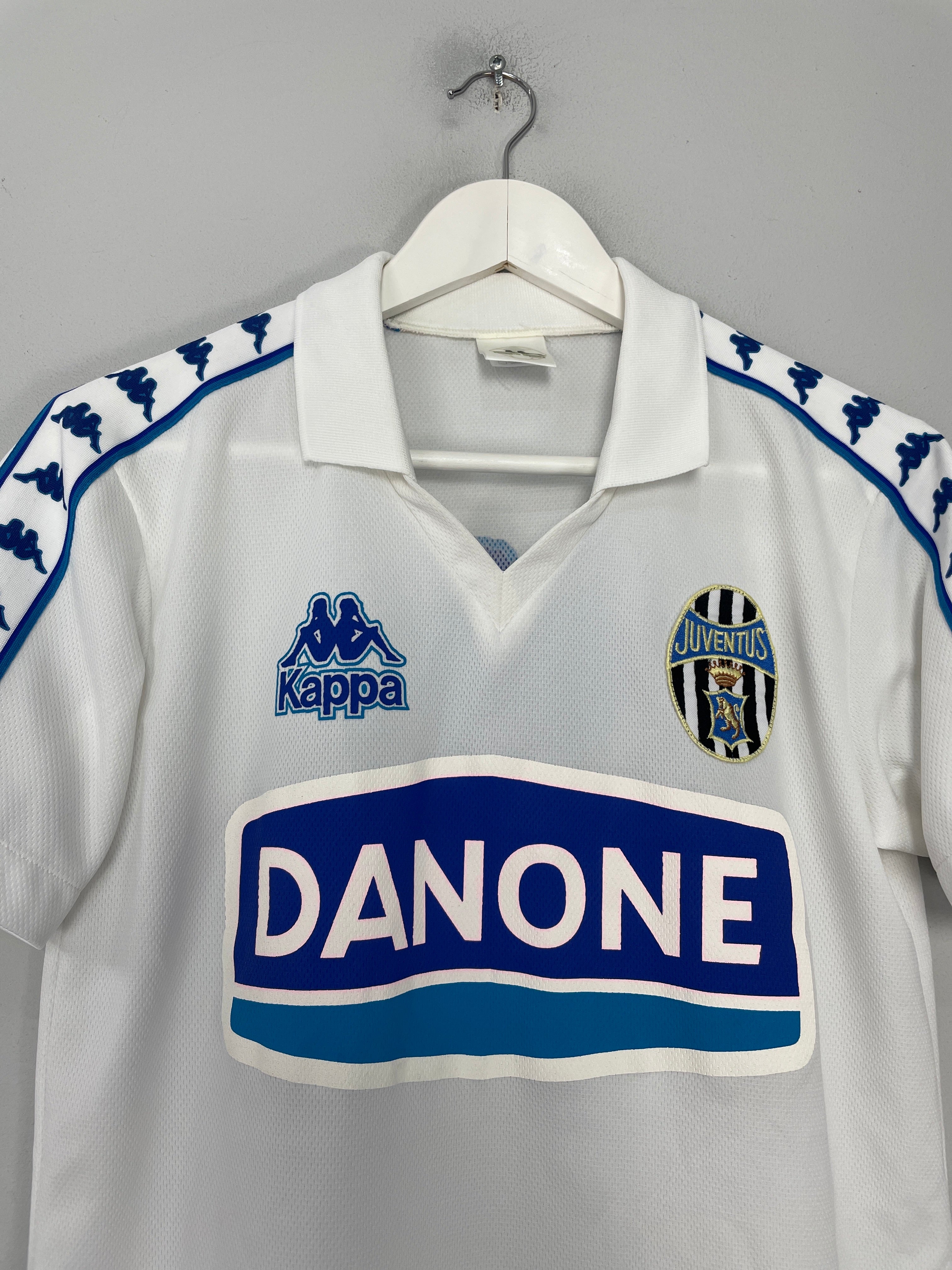 Shop 1994/95 JUVENTUS TRAINING SHIRT (M) KAPPA, classic football shirts, vintage football shirts & retro soccer jerseys at Cult Kits