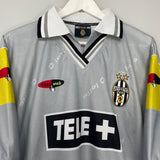 Shop 2000/01 JUVENTUS DEL PIERO #10 AWAY SHIRT (XL) LOTTO, classic football shirts, vintage football shirts & retro soccer jerseys at Cult Kits