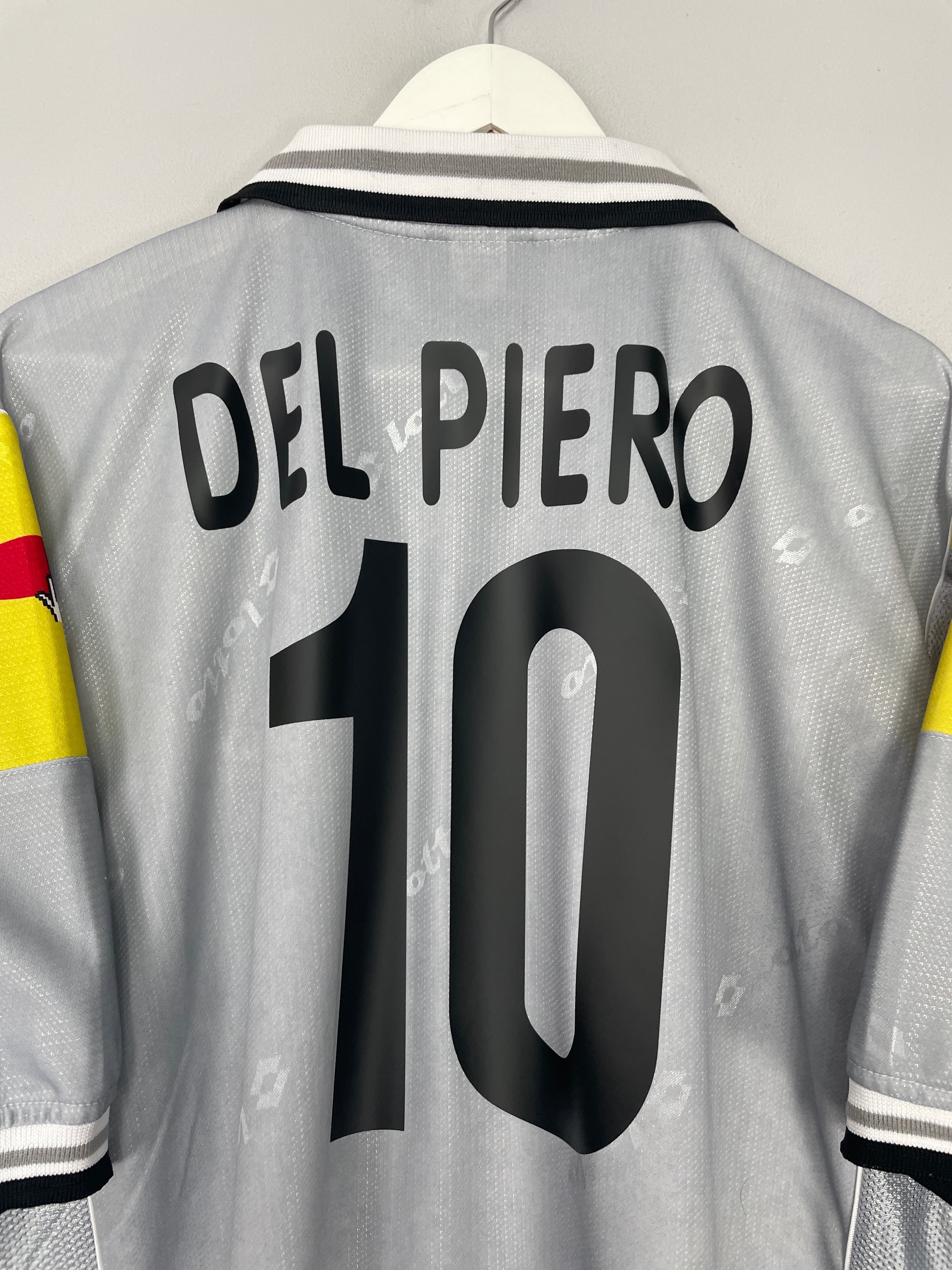 Shop 2000/01 JUVENTUS DEL PIERO #10 AWAY SHIRT (XL) LOTTO, classic football shirts, vintage football shirts & retro soccer jerseys at Cult Kits