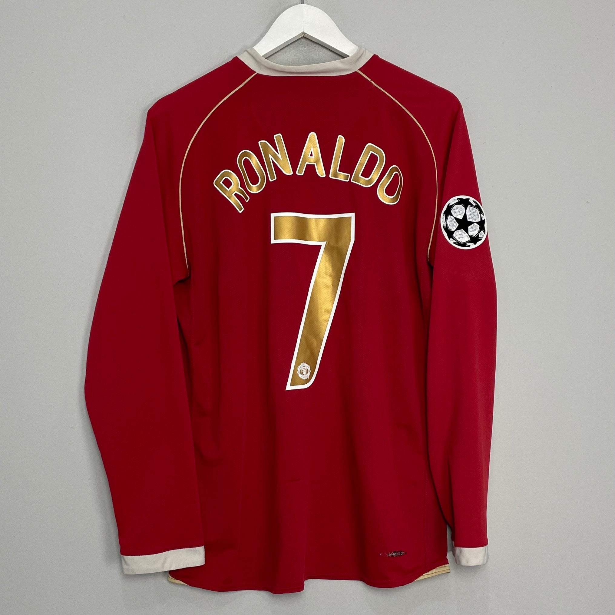 Shop 2006/07 MANCHESTER UNITED RONALDO #7 L/S C/L HOME SHIRT (M) NIKE, classic football shirts, vintage football shirts & retro soccer jerseys at Cult Kits