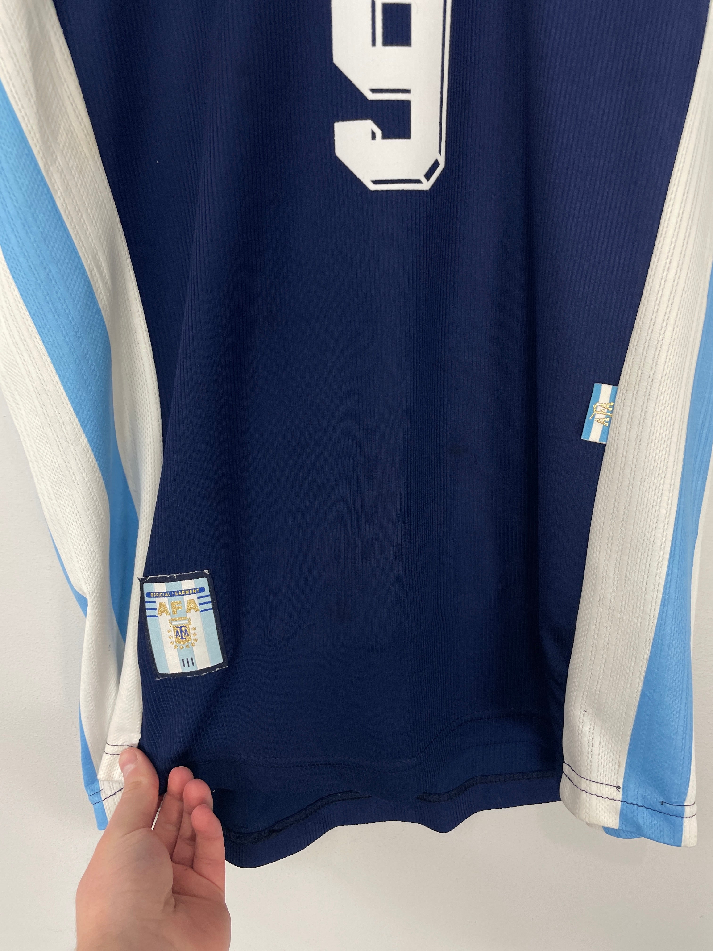 Shop 1998/99 ARGENTINA BATISTUTA #9 AWAY SHIRT (M) ADIDAS, classic football shirts, vintage football shirts & retro soccer jerseys at Cult Kits