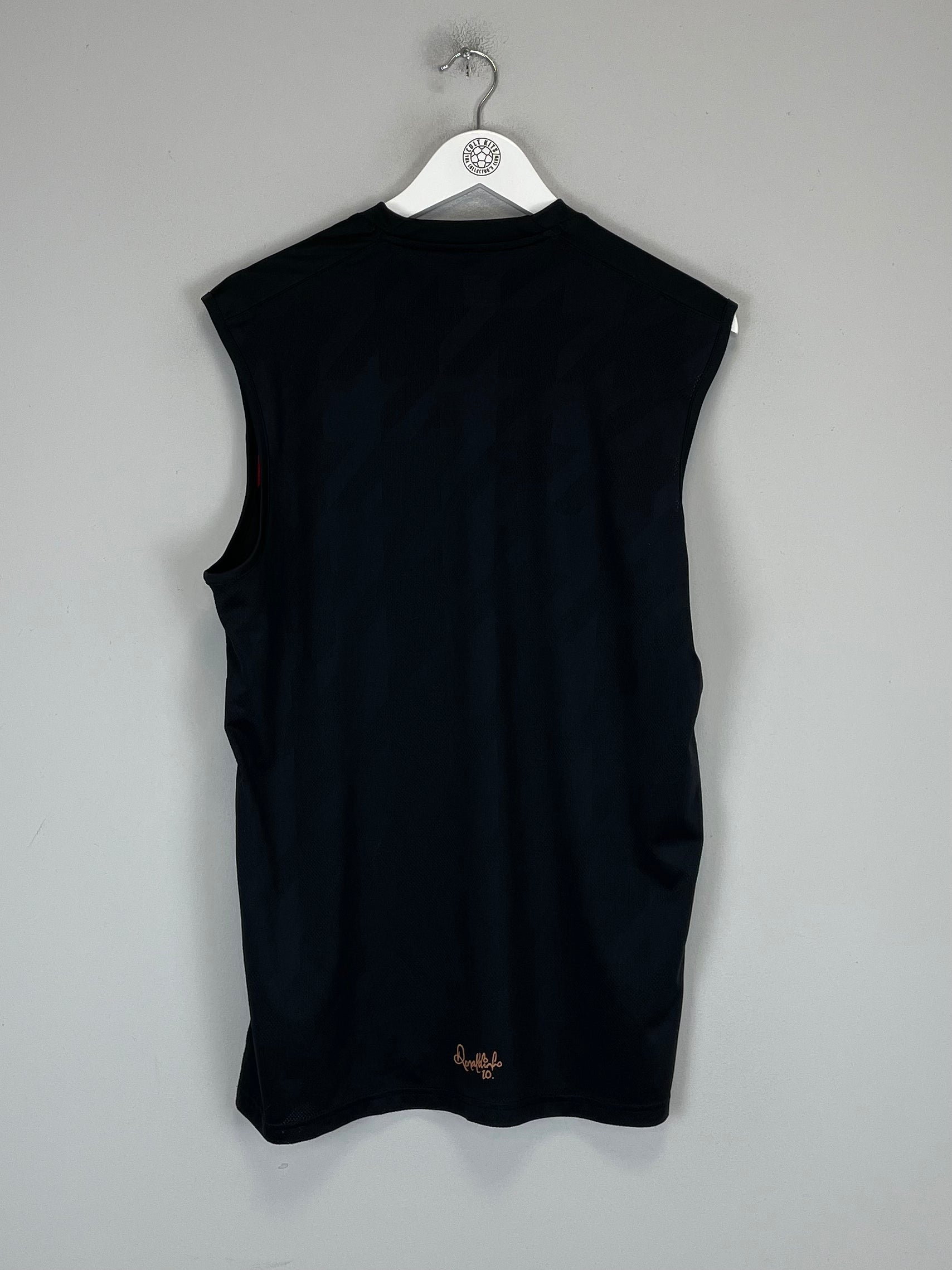 Shop 2006/08 RONALDINHO TRAINING VEST (M) NIKE, classic football shirts, vintage football shirts & retro soccer jerseys at Cult Kits