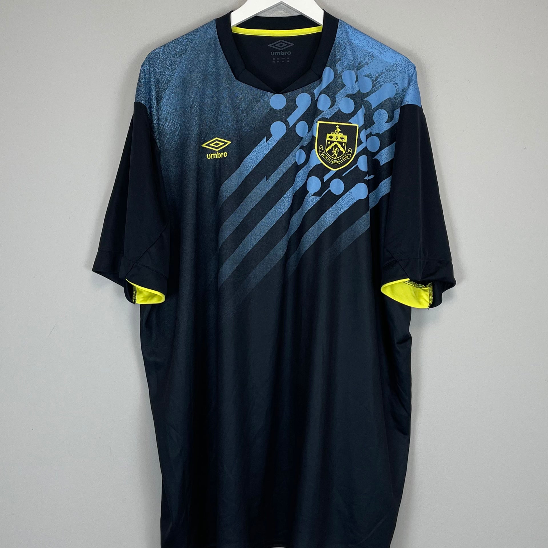 Shop 2023/24 BURNLEY THIRD SHIRT (XXXL) UMBRO, classic football shirts, vintage football shirts & retro soccer jerseys at Cult Kits