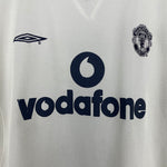 Shop 2000/01 MANCHESTER UNITED VERON #4 AWAY SHIRT (M) UMBRO, classic football shirts, vintage football shirts & retro soccer jerseys at Cult Kits