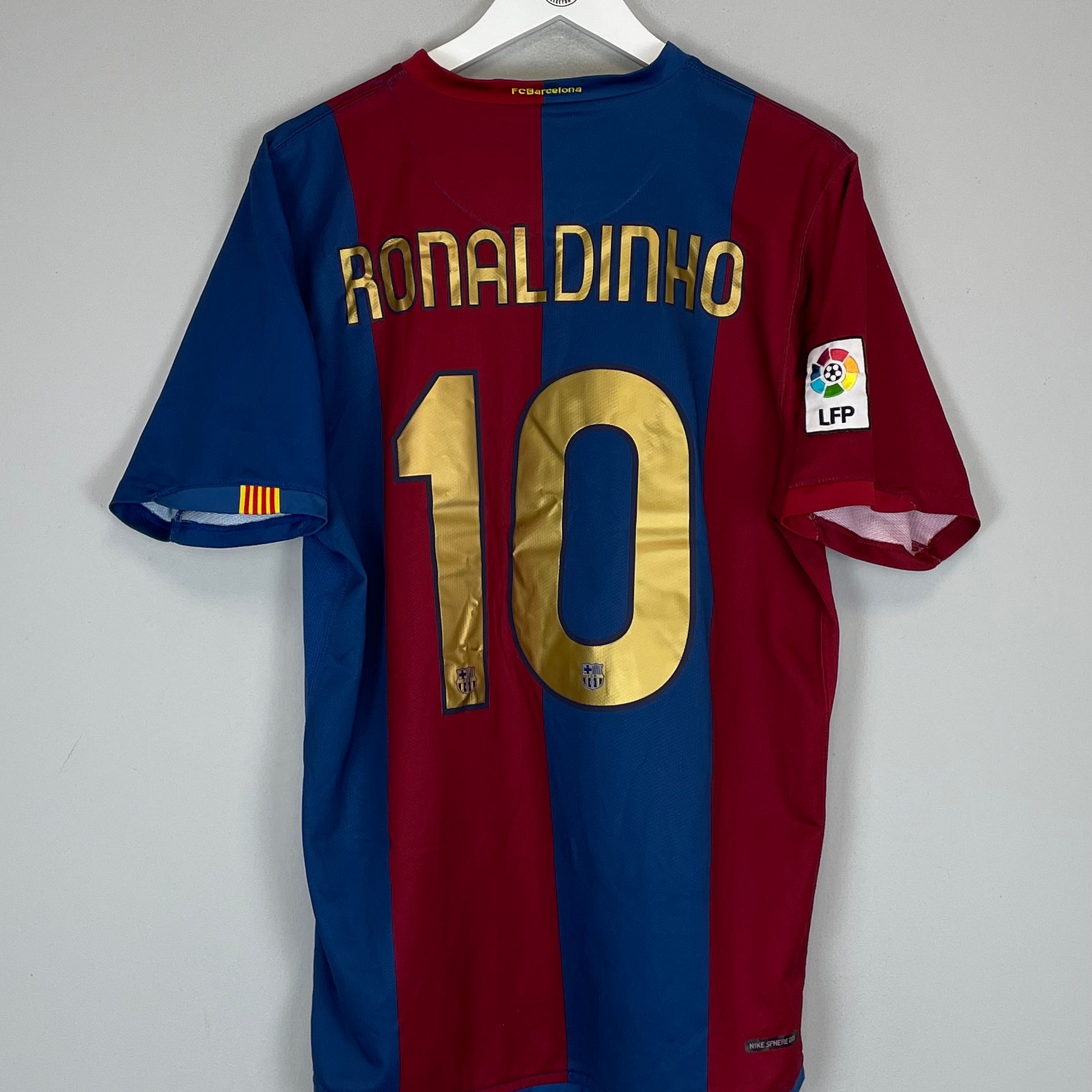 2006/07 BARCELONA RONALDINHO #10 HOME SHIRT (L) NIKE – Cult Kits