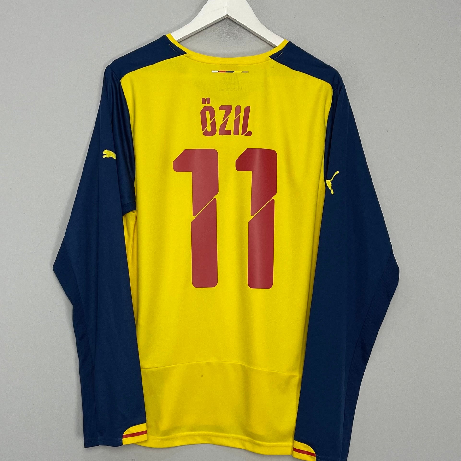 Shop 2014/15 ARSENAL OZIL #11 L/S AWAY SHIRT (L) PUMA, classic football shirts, vintage football shirts & retro soccer jerseys at Cult Kits