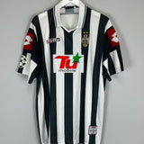 Shop 2001/02 JUVENTUS C/L EUROPEAN HOME SHIRT (XL) LOTTO, classic football shirts, vintage football shirts & retro soccer jerseys at Cult Kits
