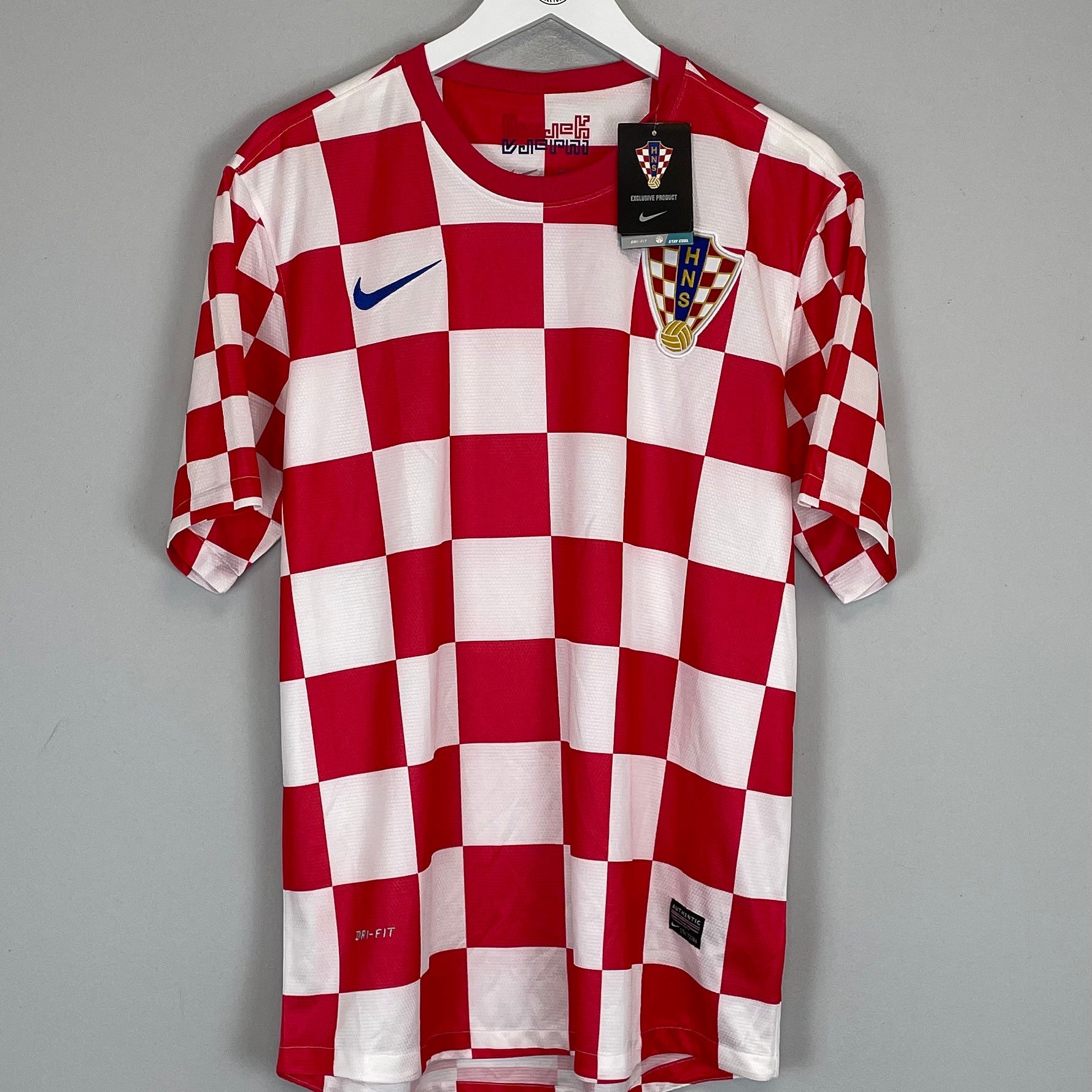 Shop 2012/13 CROATIA *BNWT* HOME SHIRT (L) NIKE, classic football shirts, vintage football shirts & retro soccer jerseys at Cult Kits