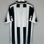 Shop 2001/02 UDINESE HOME SHIRT (XL) DIADORA, classic football shirts, vintage football shirts & retro soccer jerseys at Cult Kits
