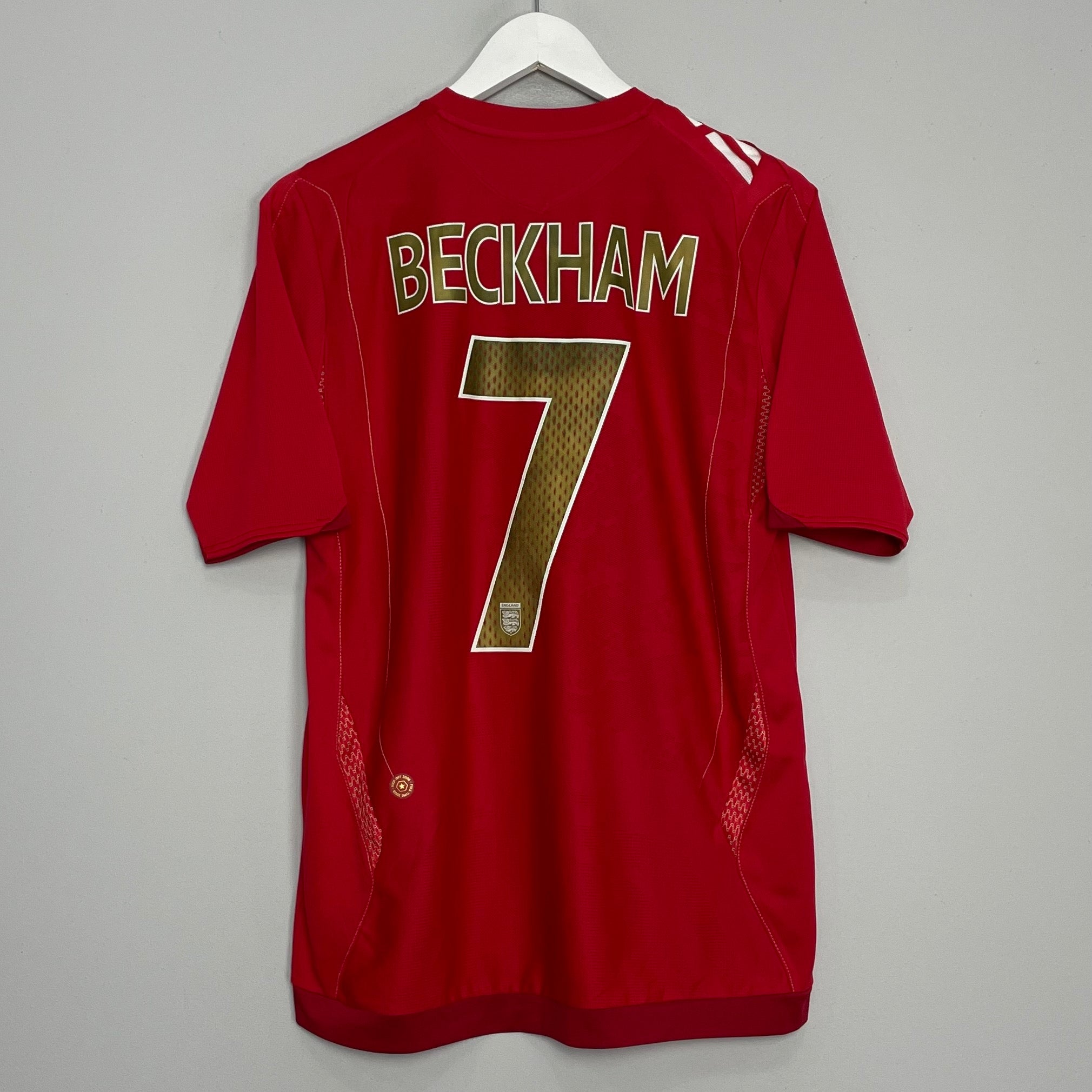 Shop 2006/08 ENGLAND BECKHAM #7 AWAY SHIRT (S) UMBRO, classic football shirts, vintage football shirts & retro soccer jerseys at Cult Kits
