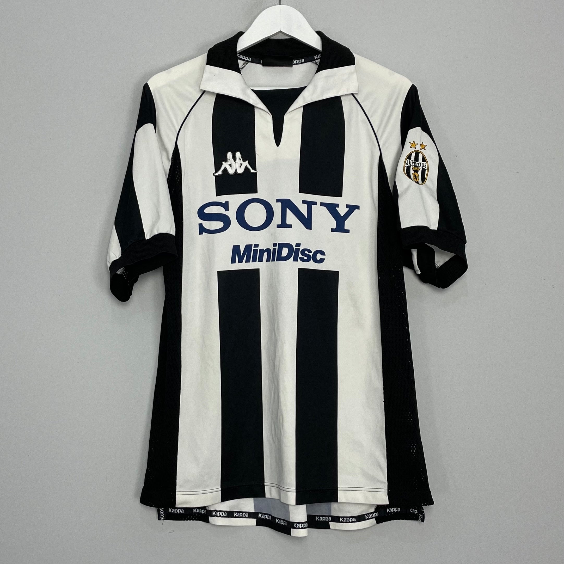 Shop 1997/98 JUVENTUS HOME SHIRT (L) KAPPA, classic football shirts, vintage football shirts & retro soccer jerseys at Cult Kits