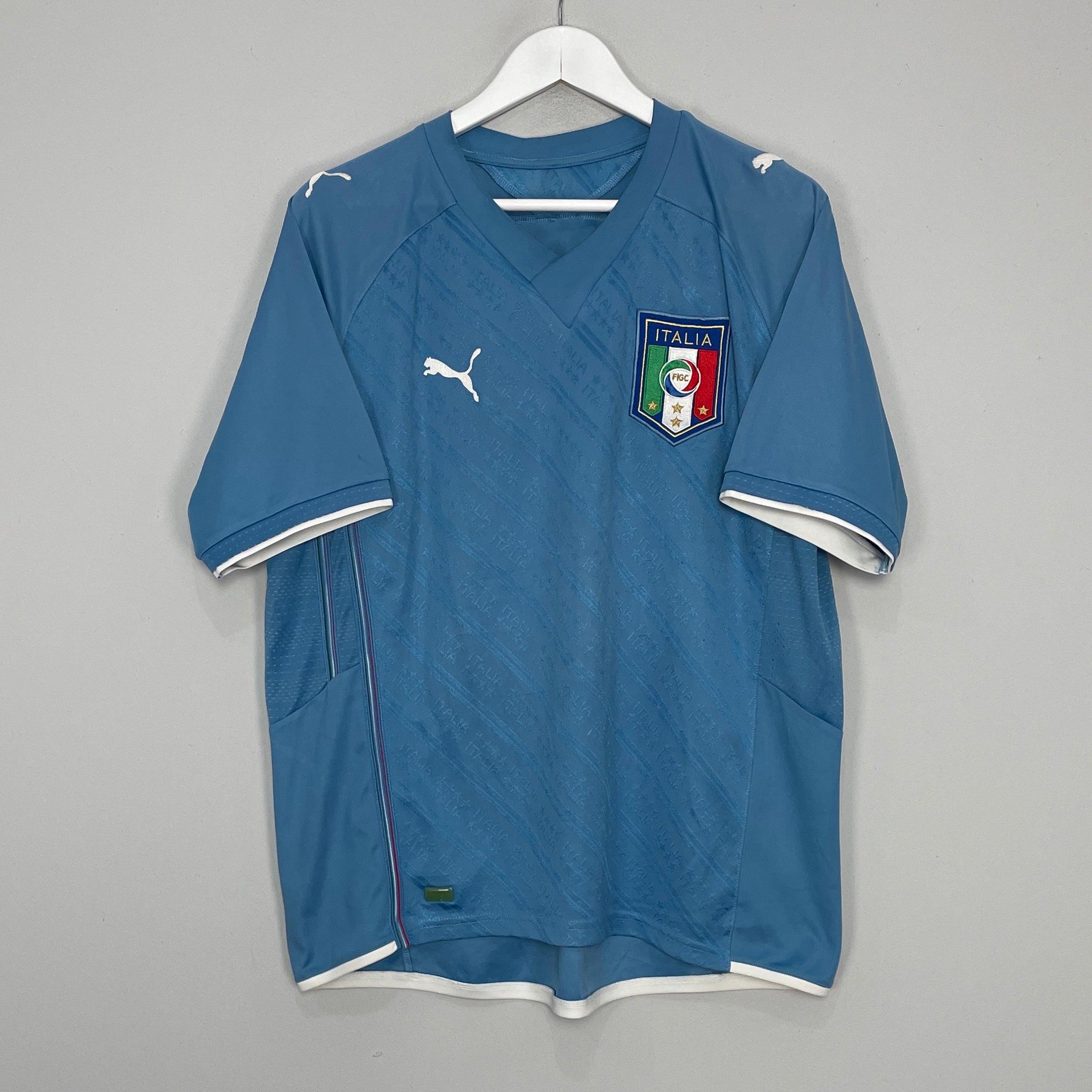 Shop 2009 ITALY CONFEDERATIONS CUP HOME SHIRT (L) PUMA, classic football shirts, vintage football shirts & retro soccer jerseys at Cult Kits