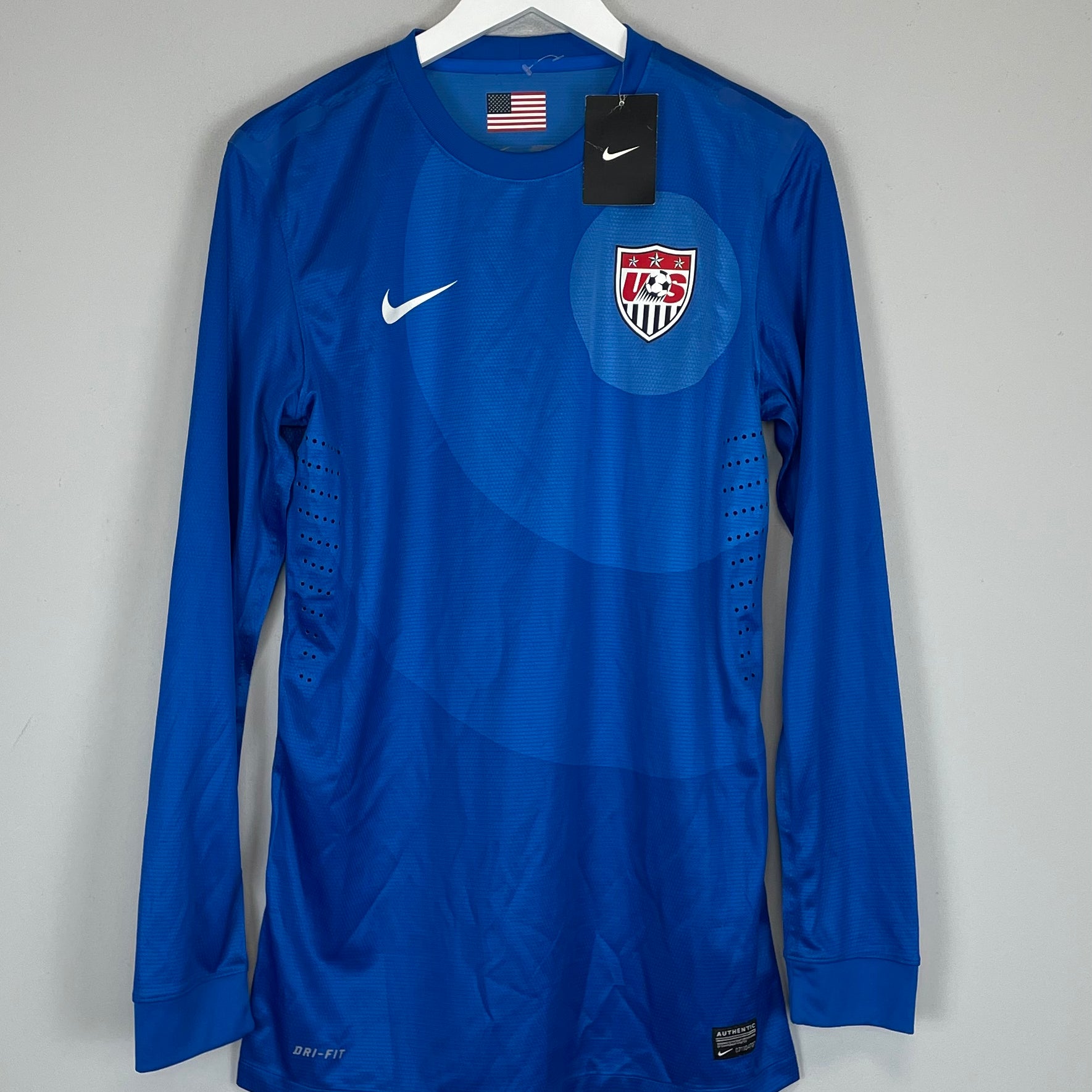 Shop 2012/13 USA *PLAYER ISSUE* BNWT GK SHIRT (M) NIKE, classic football shirts, vintage football shirts & retro soccer jerseys at Cult Kits