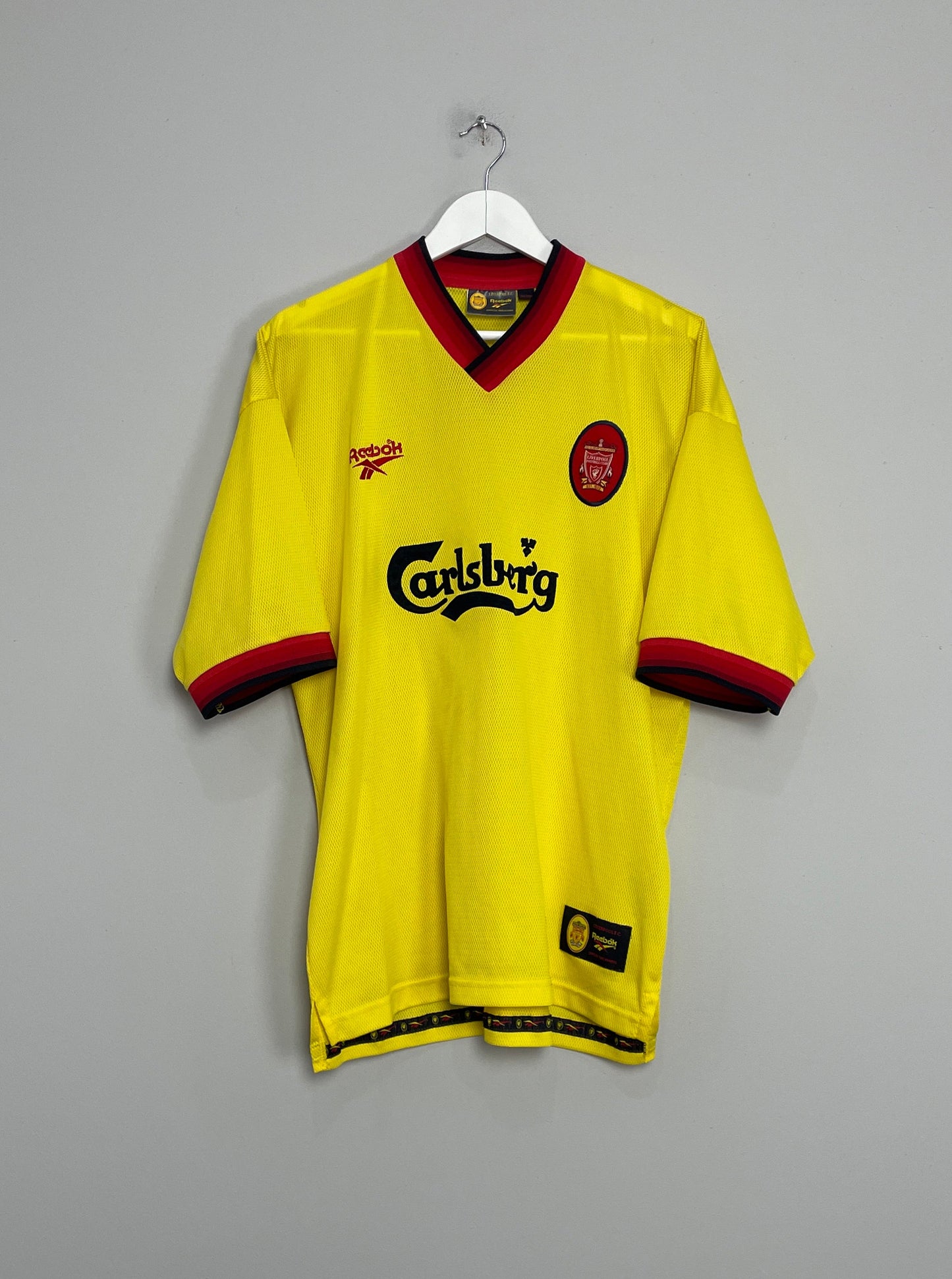 Image of the Liverpool shirt from the 1997/99 season