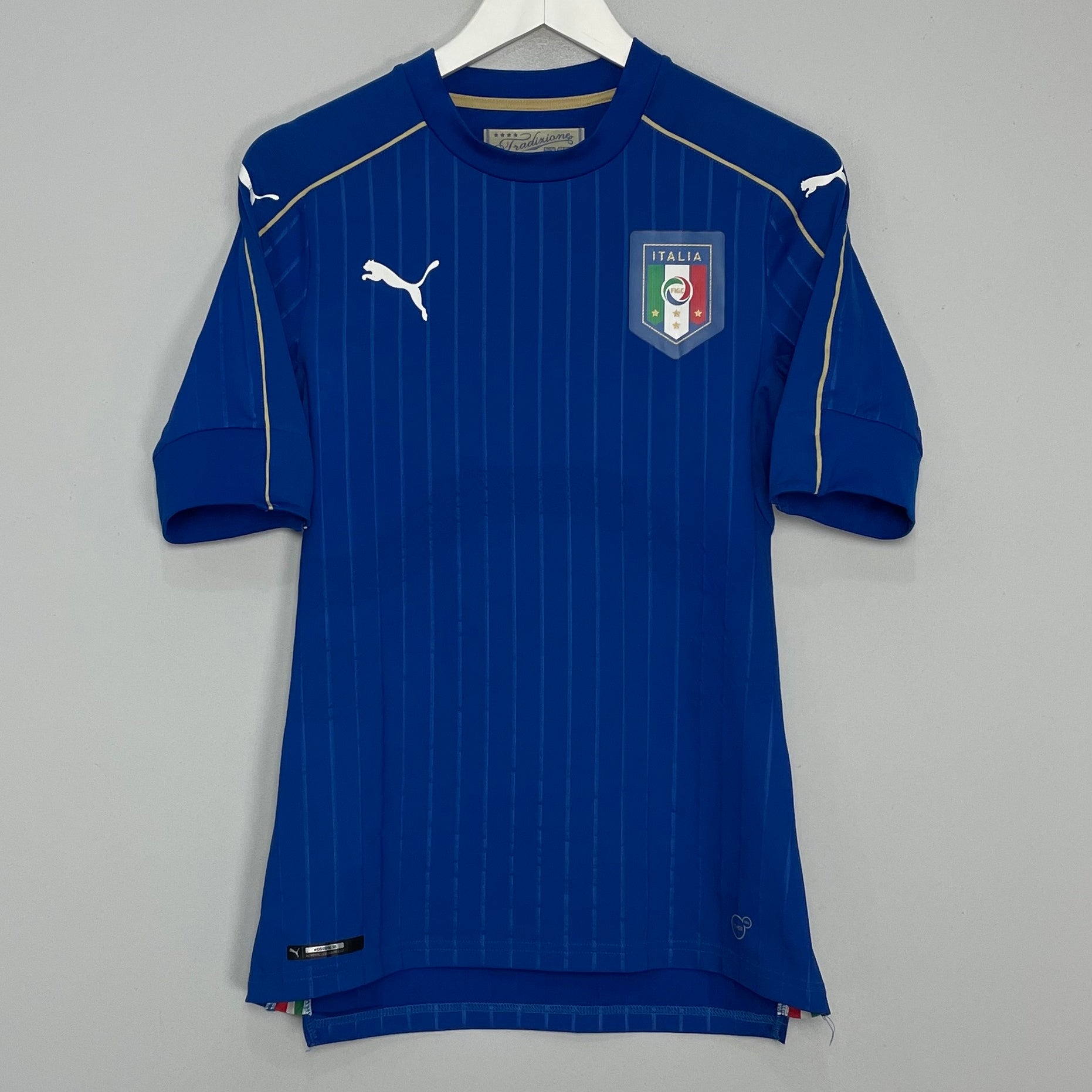 Shop 2016/17 ITALY *PLAYER ISSUE* HOME SHIRT (M) PUMA, classic football shirts, vintage football shirts & retro soccer jerseys at Cult Kits