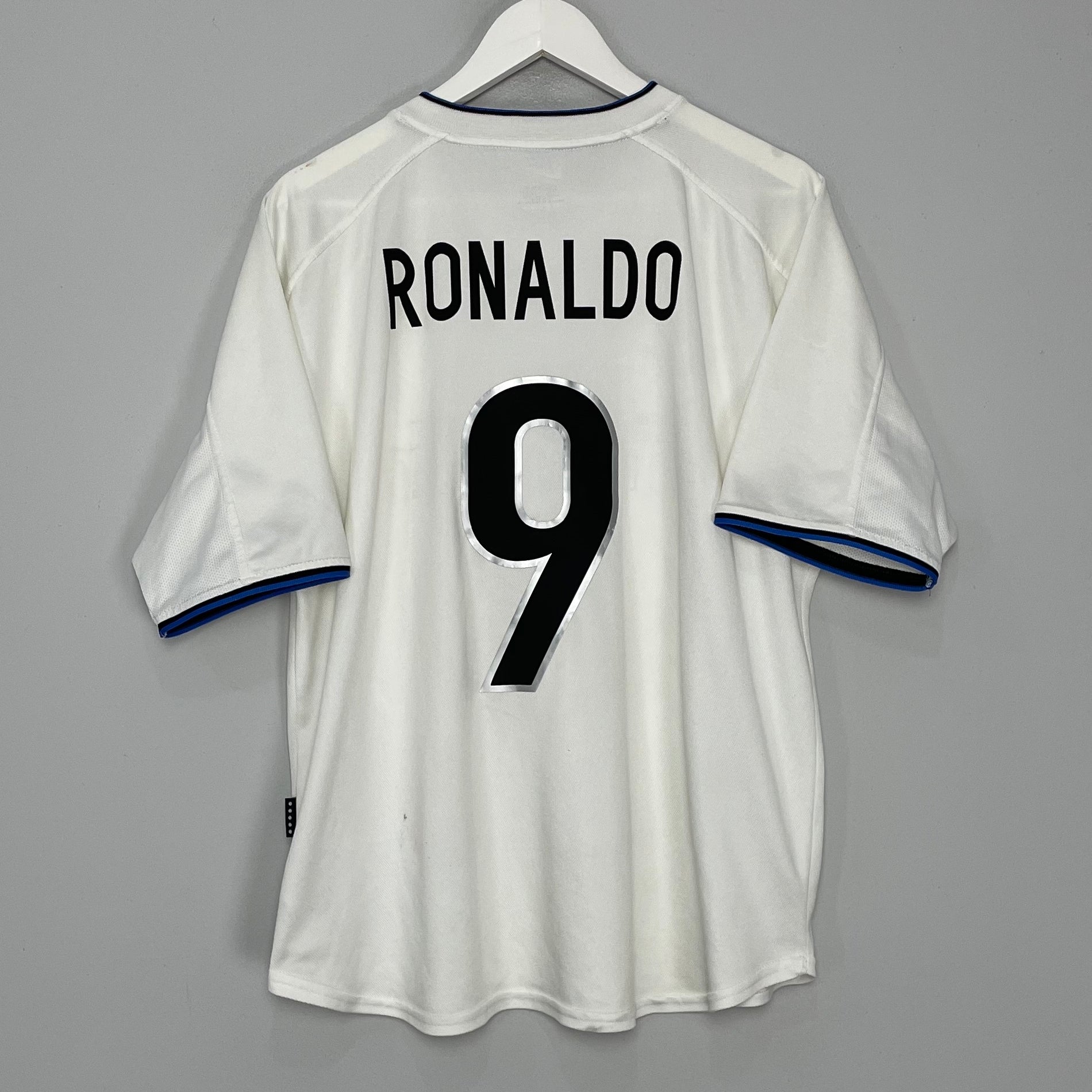Shop 1999/00 INTER MILAN RONALDO #9 AWAY SHIRT (L) NIKE, classic football shirts, vintage football shirts & retro soccer jerseys at Cult Kits