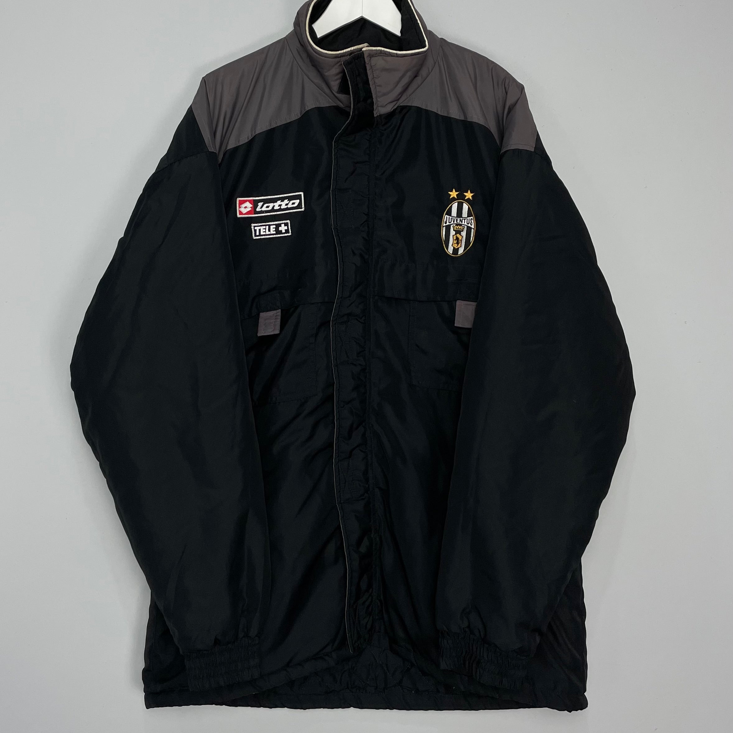 Shop 2002/03 JUVENTUS BENCH COAT (XL) LOTTO, classic football shirts, vintage football shirts & retro soccer jerseys at Cult Kits