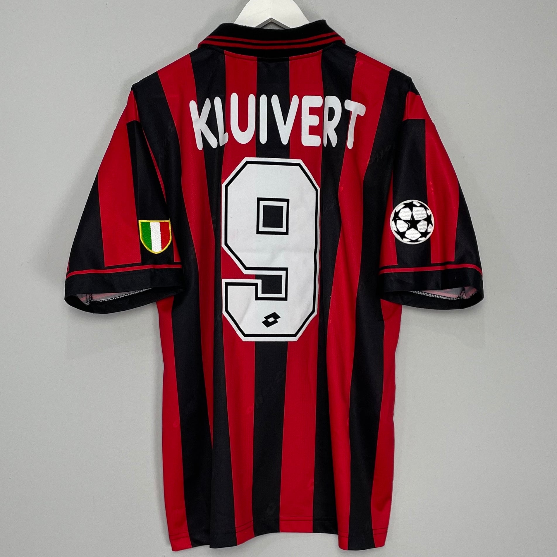 Shop 1997/98 AC MILAN KLUIVERT #9 C/L HOME SHIRT (XL) LOTTO, classic football shirts, vintage football shirts & retro soccer jerseys at Cult Kits